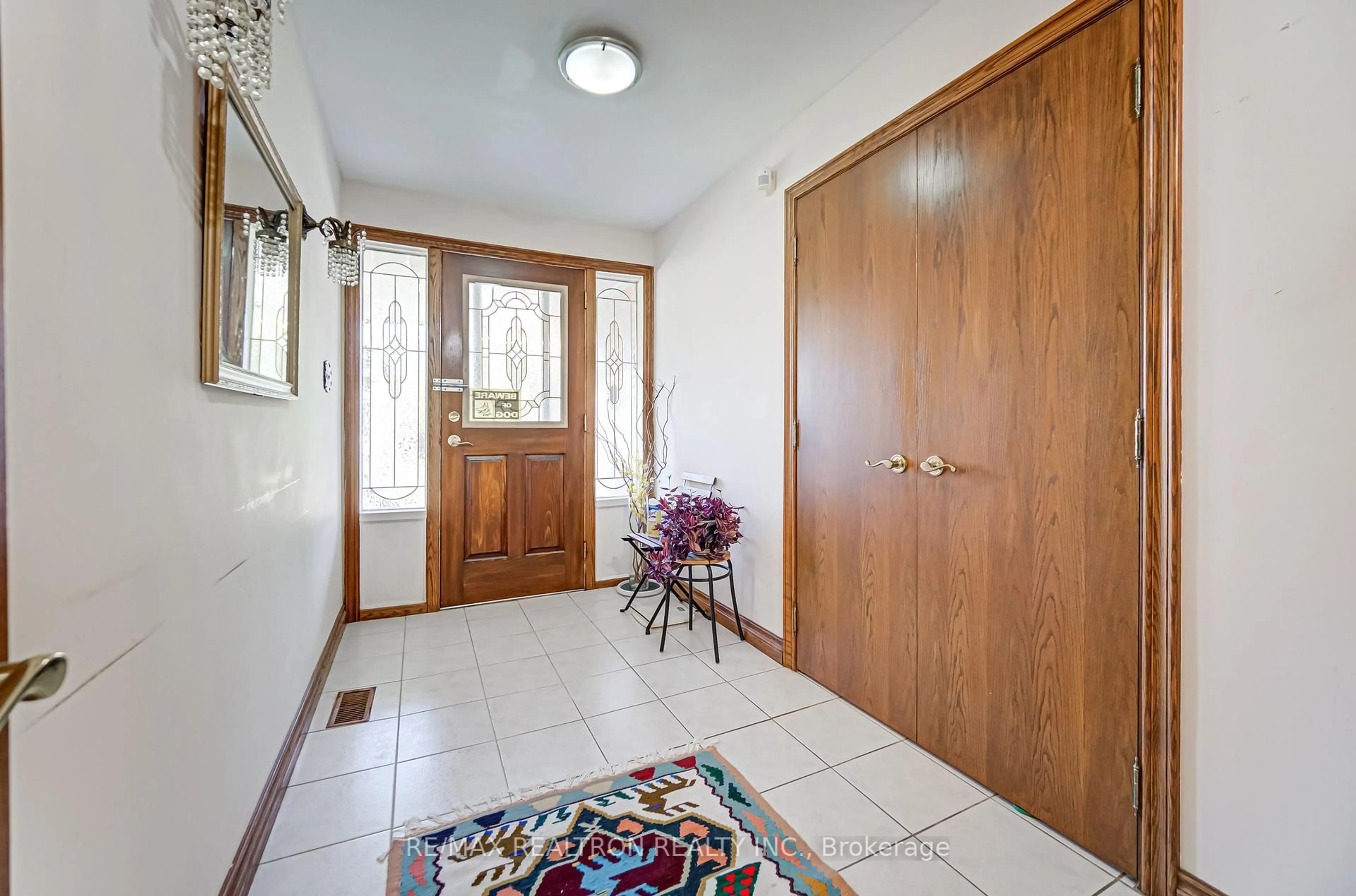 Indoor foyer for 69 Elm Ave, Richmond Hill Ontario L4C 6K8