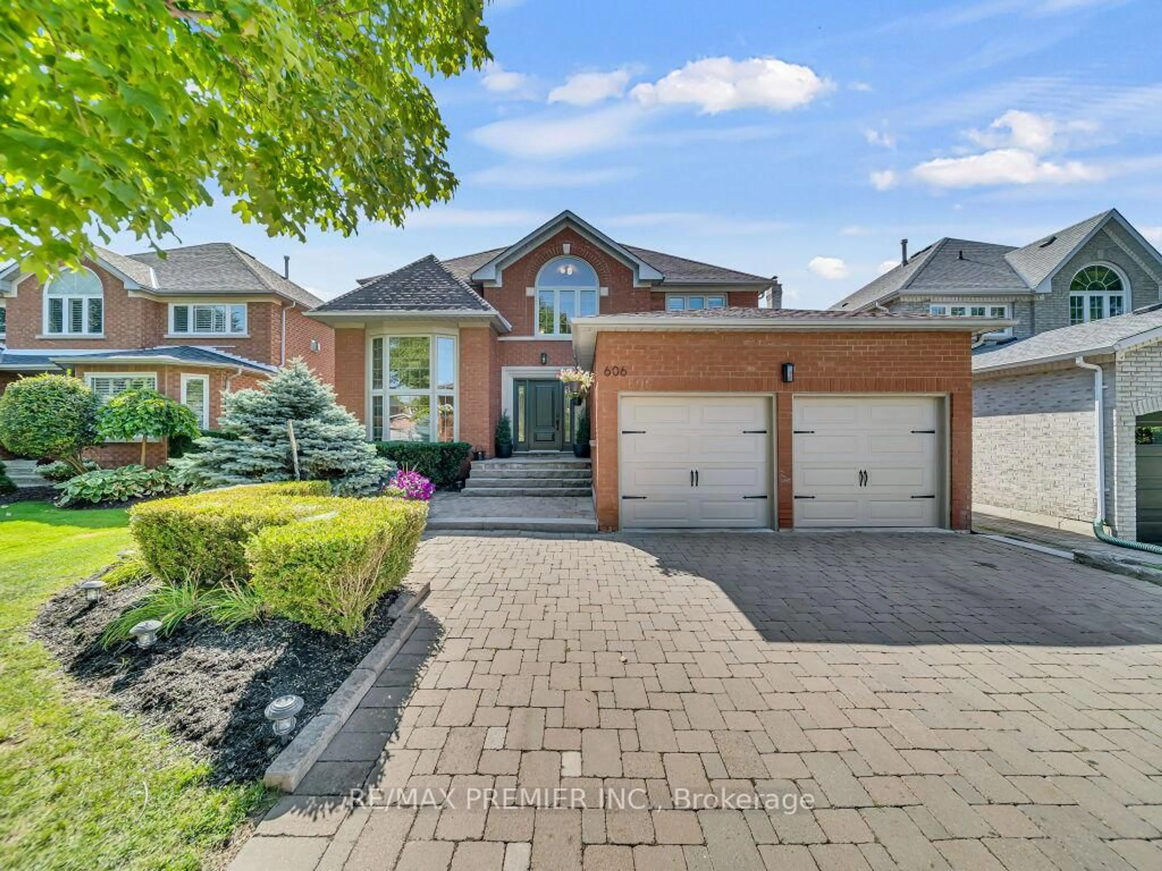 Home with brick exterior material, street for 606 Brooker Rdge, Newmarket Ontario L3X 1V7
