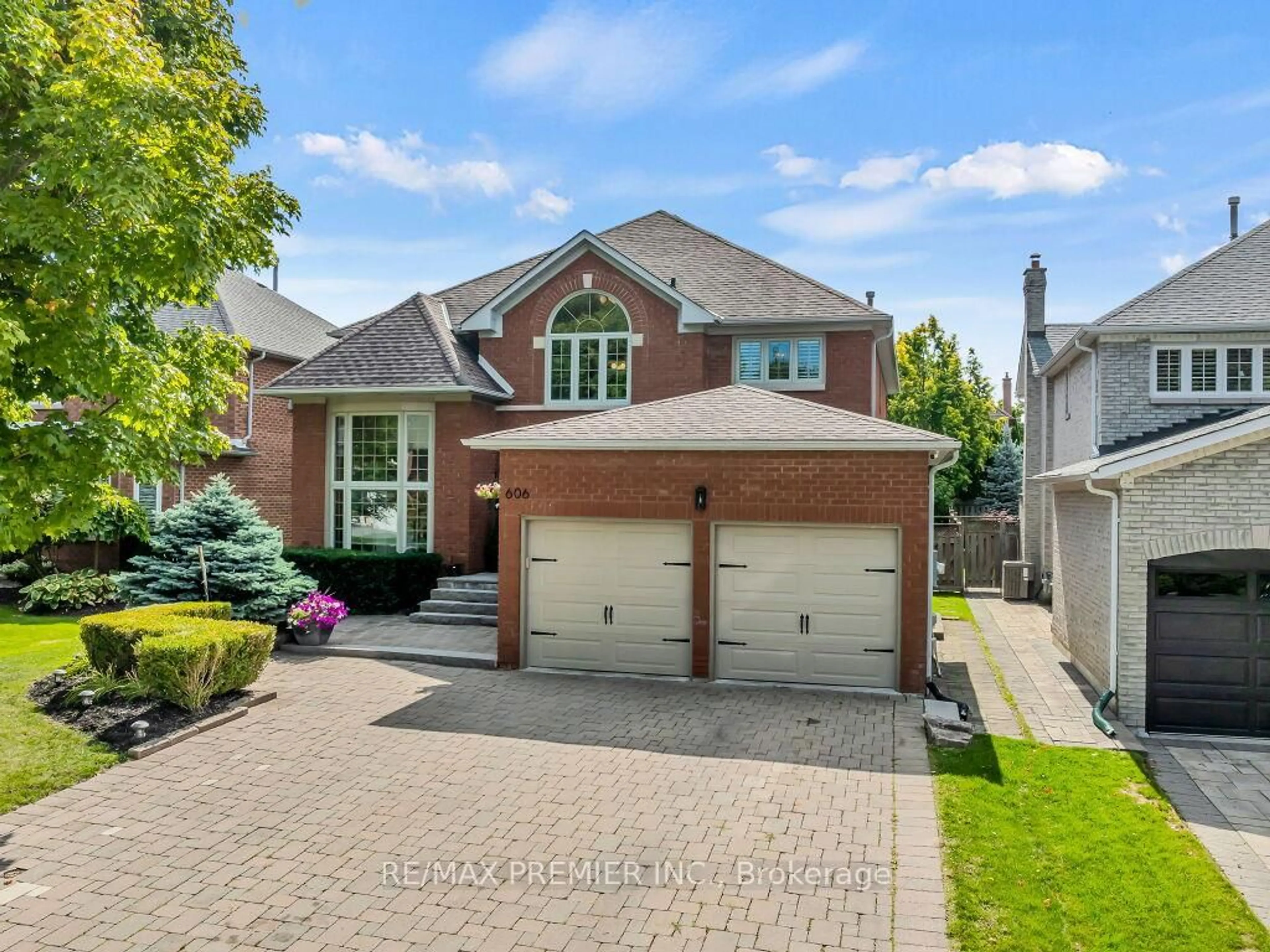 Home with brick exterior material, street for 606 Brooker Rdge, Newmarket Ontario L3X 1V7