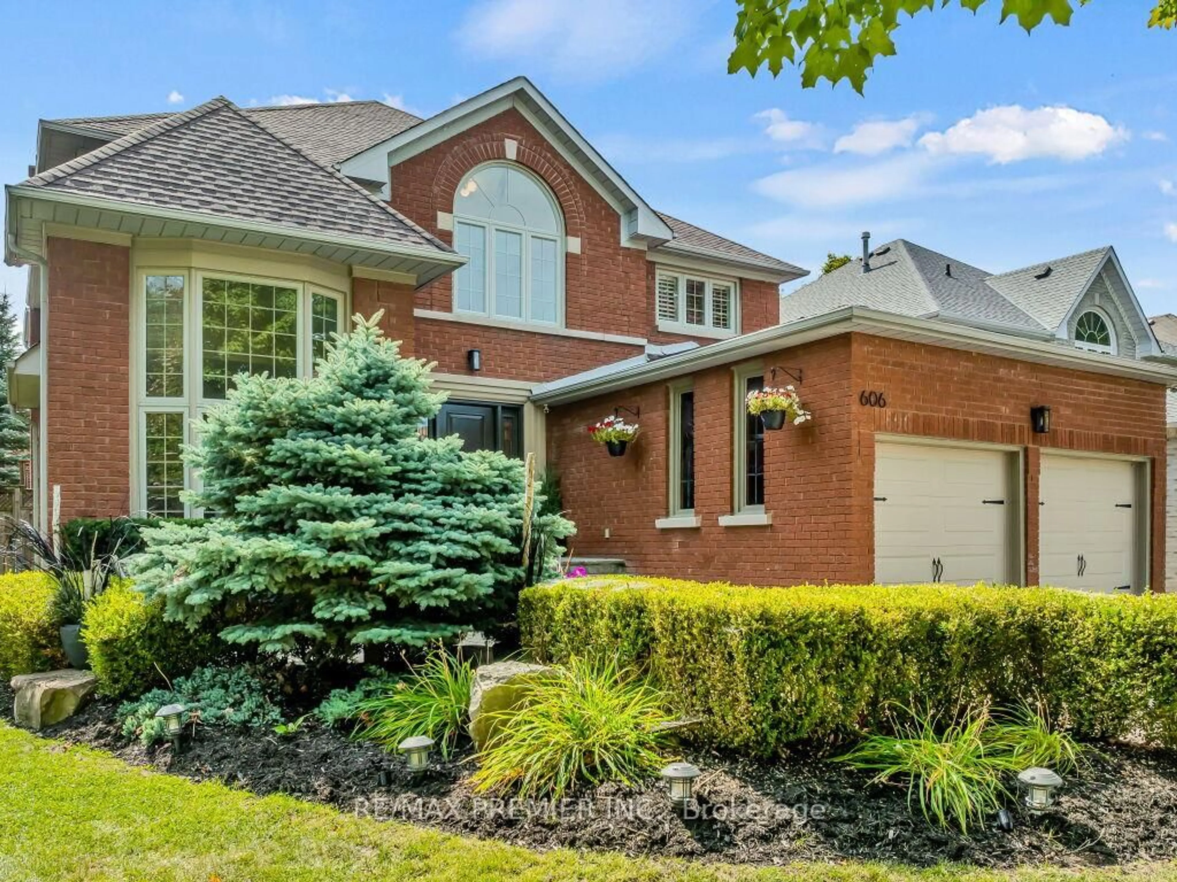 Home with brick exterior material, street for 606 Brooker Rdge, Newmarket Ontario L3X 1V7