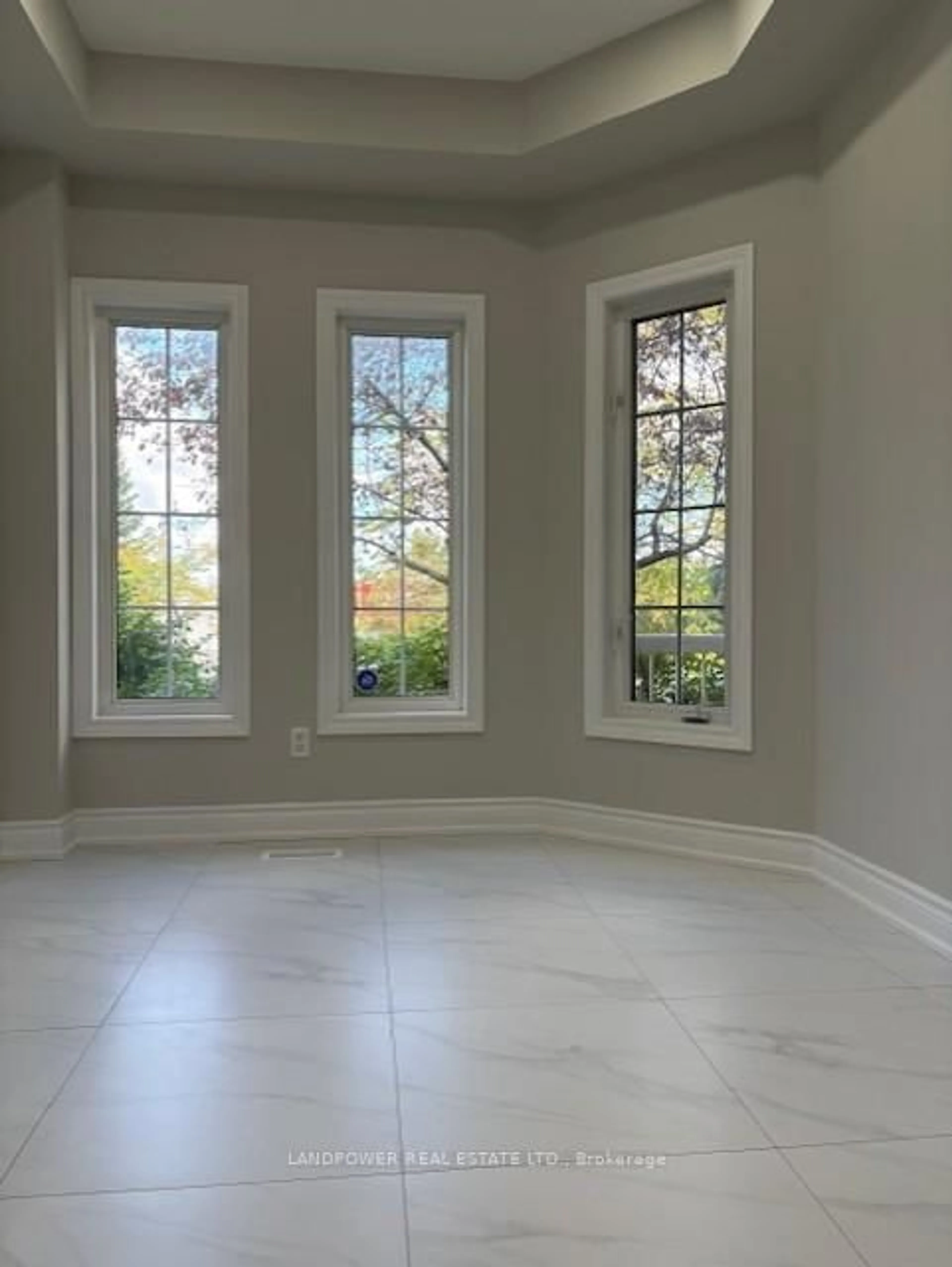 A pic of a room for 447 Hollandview Tr, Aurora Ontario L4G 7N4