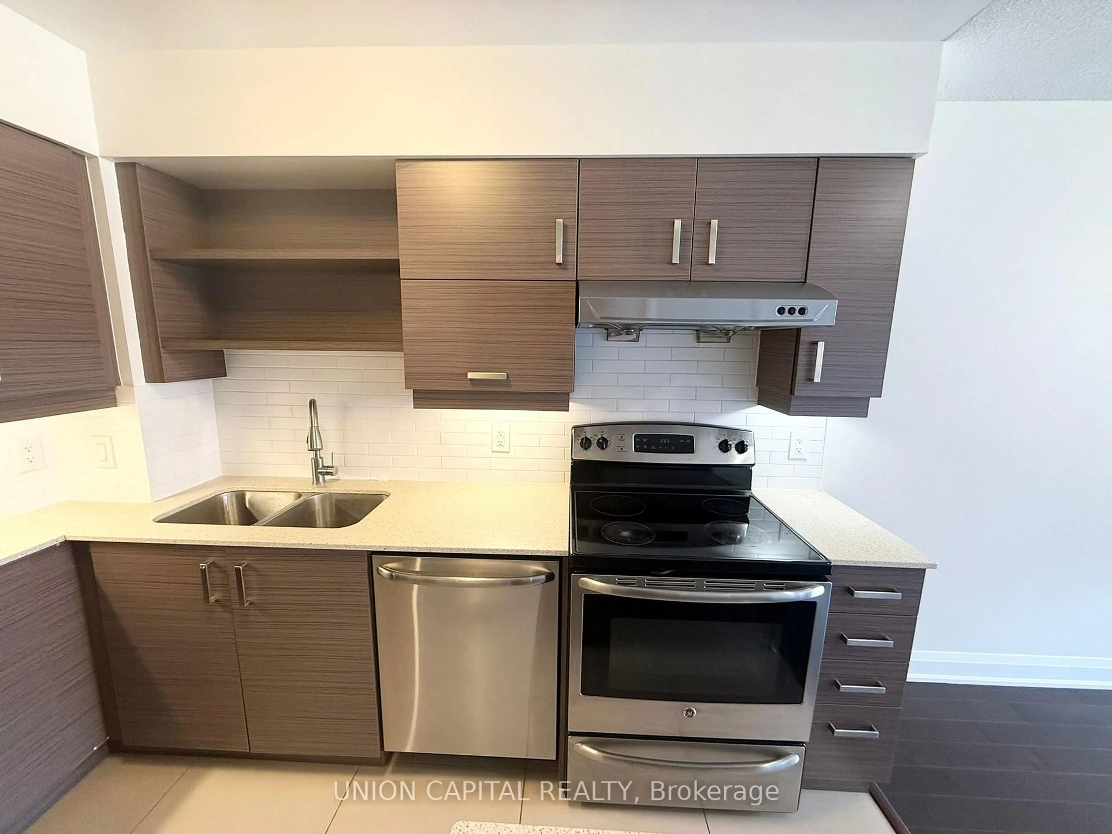 Standard kitchen, unknown for 8200 BIRCHMOUNT Rd #503, Markham Ontario L3R 9W1