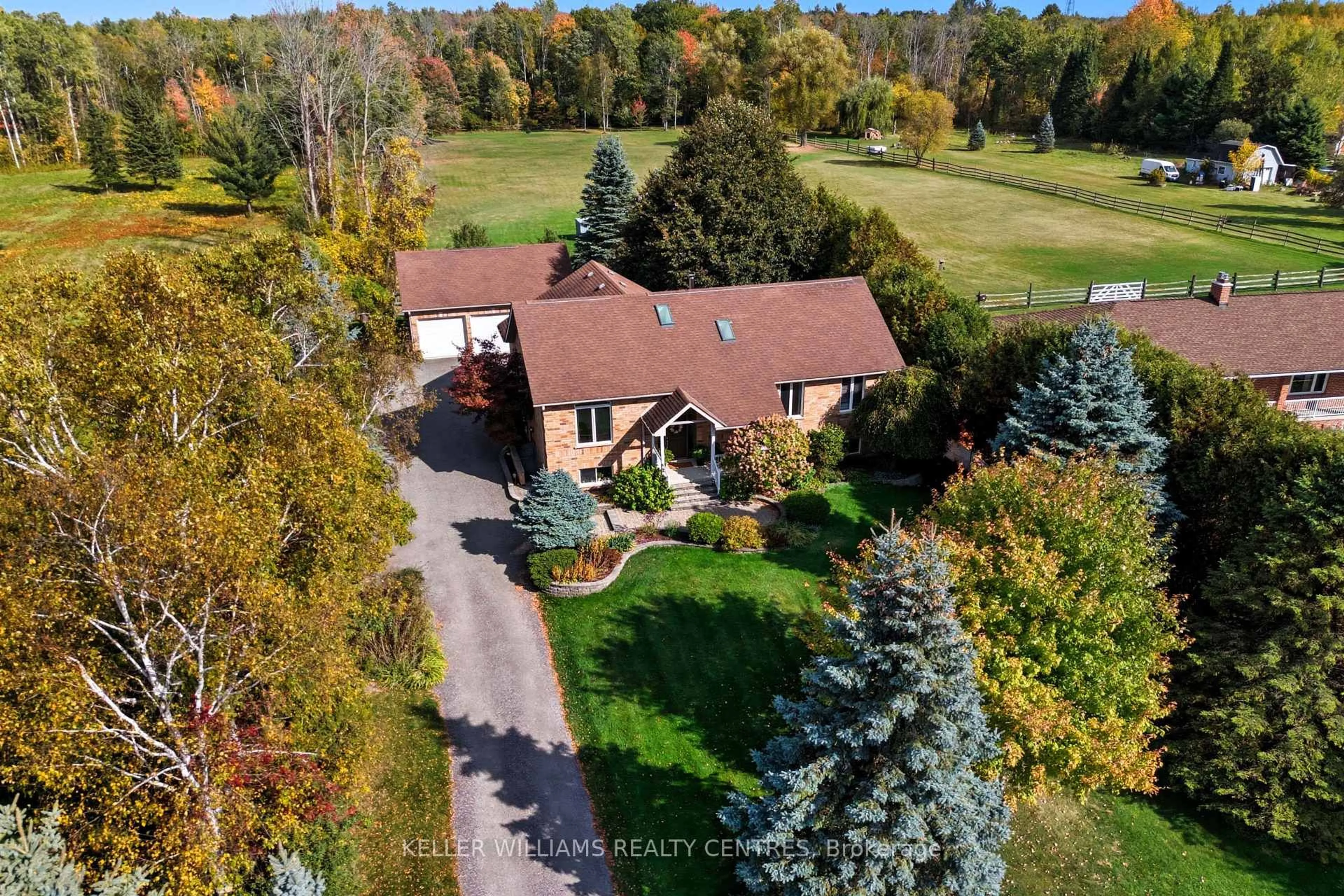A pic from outside/outdoor area/front of a property/back of a property/a pic from drone, unknown for 20173 Bathurst St, East Gwillimbury Ontario L9N 1N3