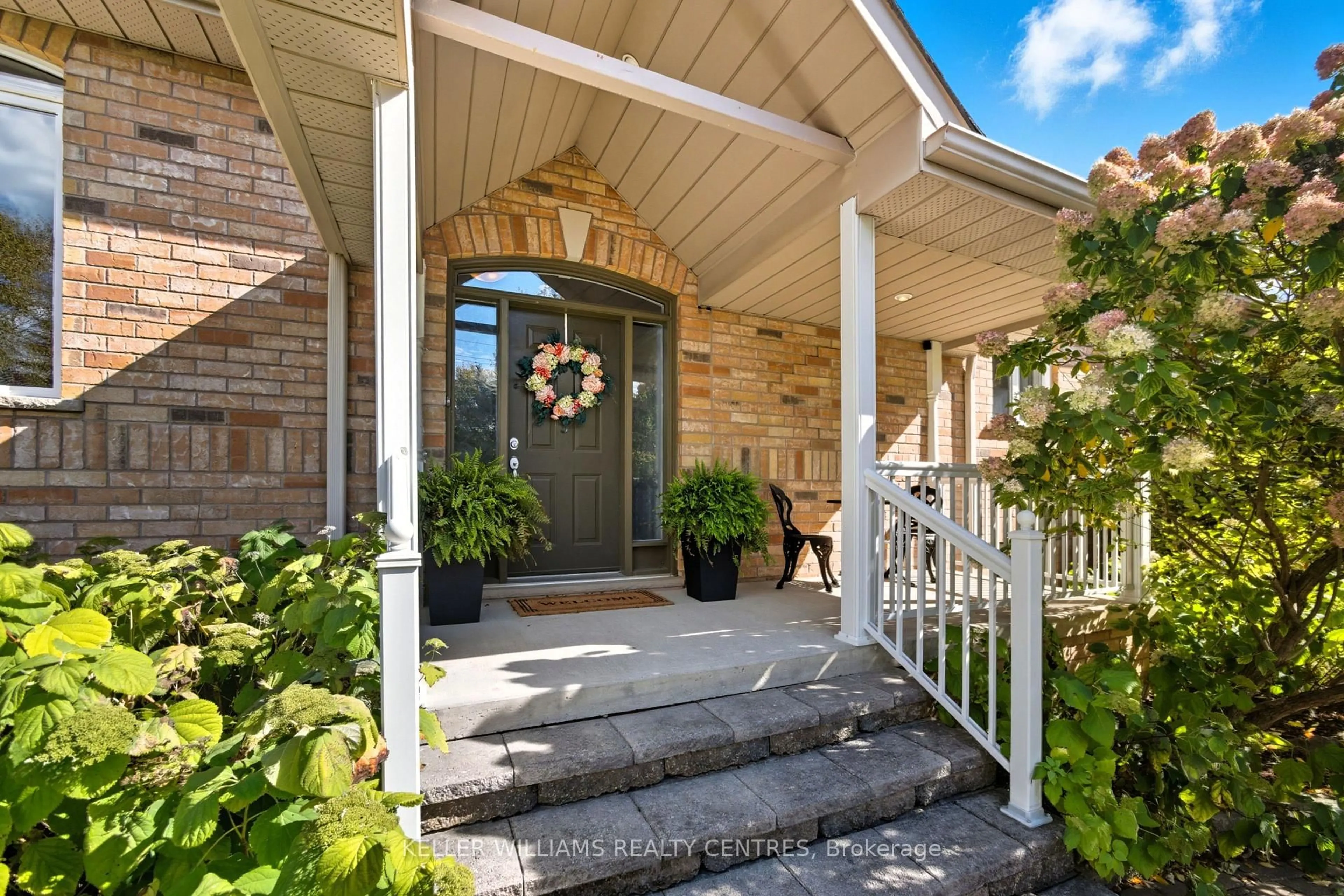 Indoor entryway for 20173 Bathurst St, East Gwillimbury Ontario L9N 1N3