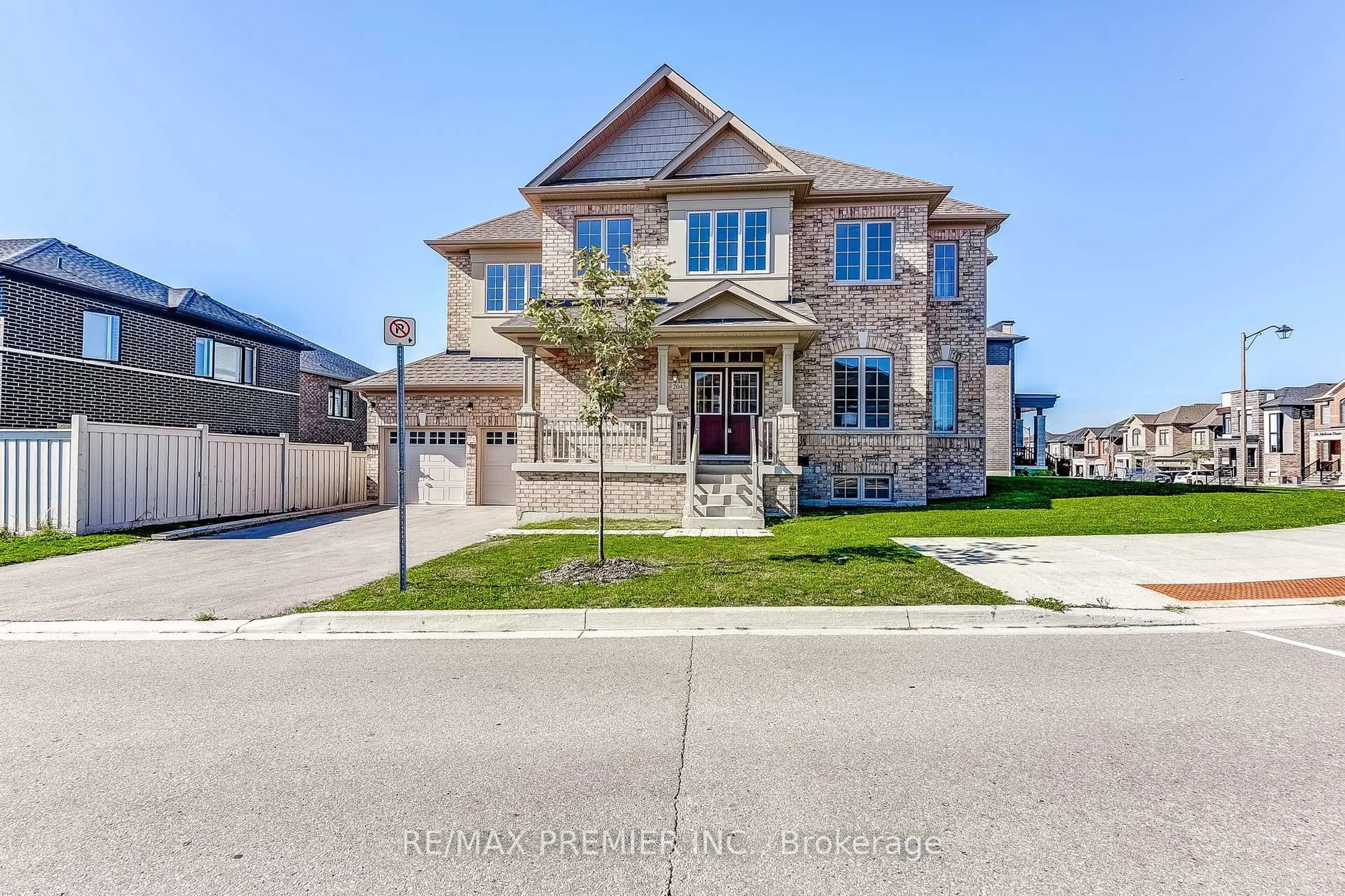Home with brick exterior material, street for 204 Sunnyridge Ave, Whitchurch-Stouffville Ontario L4A 4W3