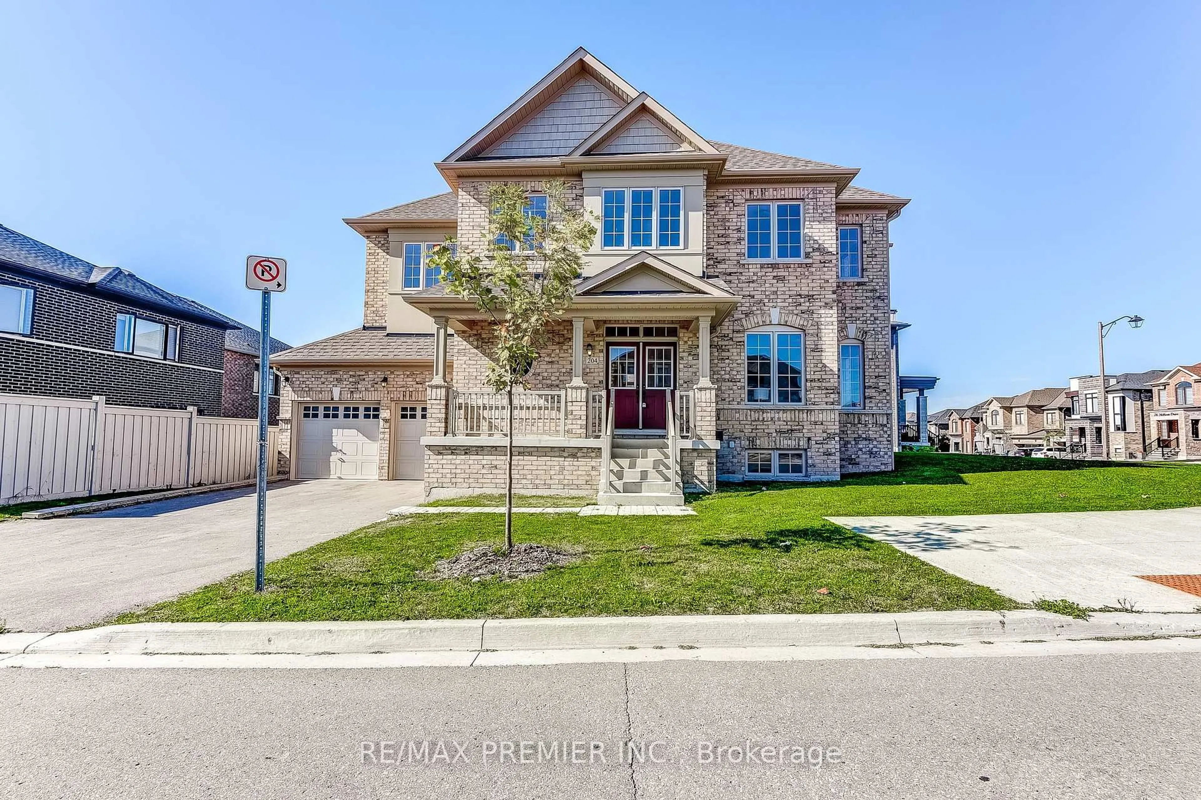 Home with brick exterior material, street for 204 Sunnyridge Ave, Whitchurch-Stouffville Ontario L4A 4W3