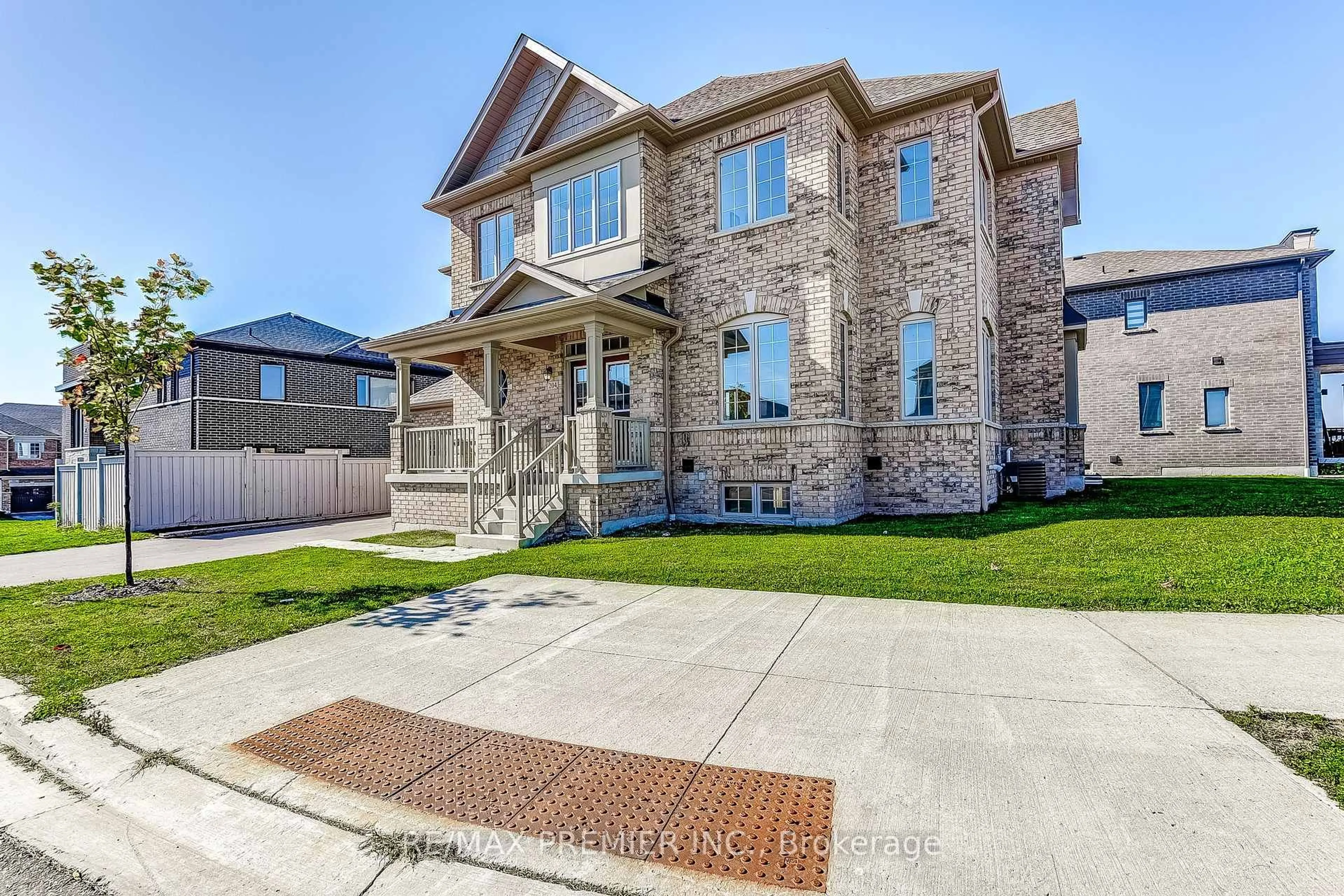 Home with brick exterior material, street for 204 Sunnyridge Ave, Whitchurch-Stouffville Ontario L4A 4W3