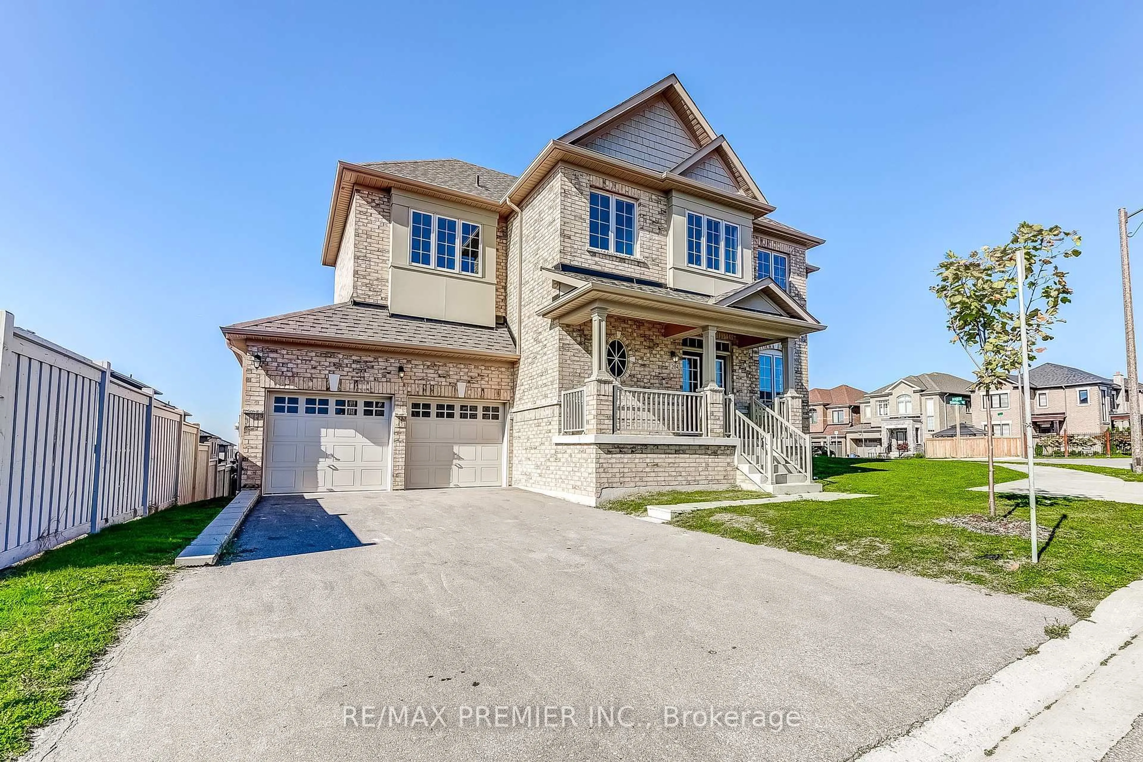 Home with brick exterior material, street for 204 Sunnyridge Ave, Whitchurch-Stouffville Ontario L4A 4W3