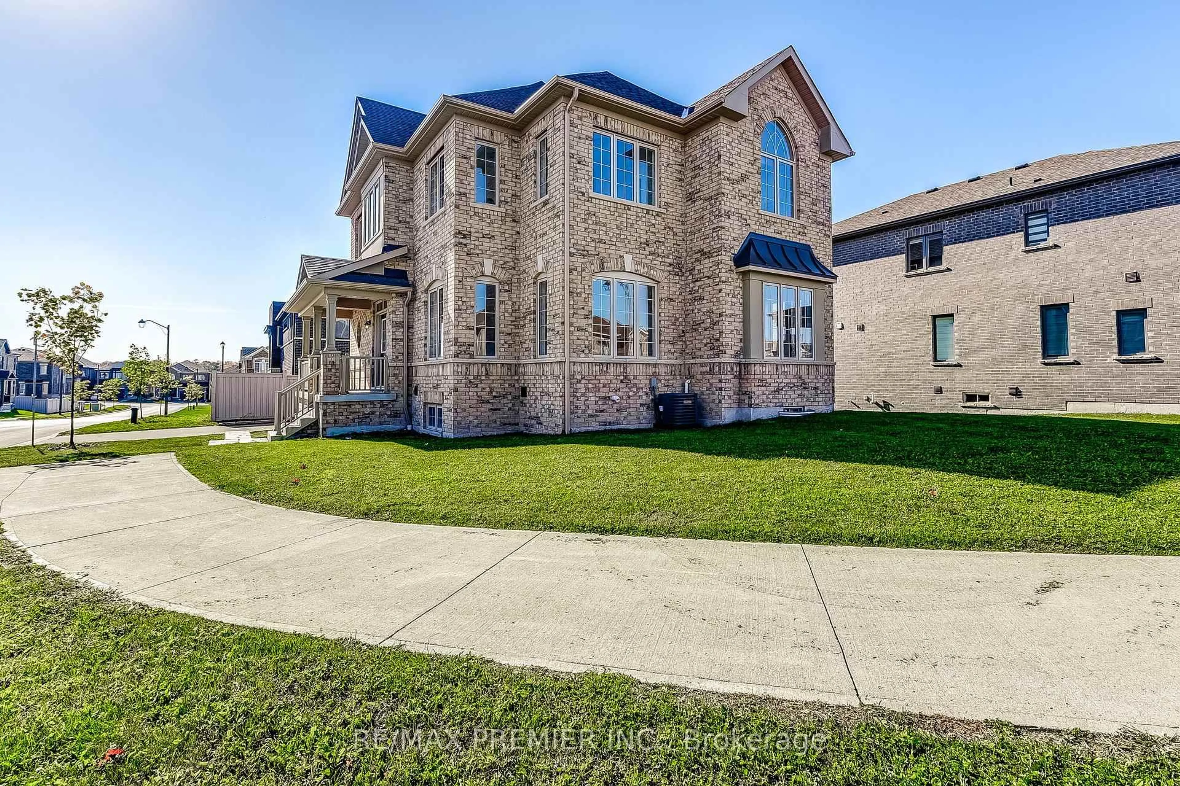 Home with brick exterior material, street for 204 Sunnyridge Ave, Whitchurch-Stouffville Ontario L4A 4W3