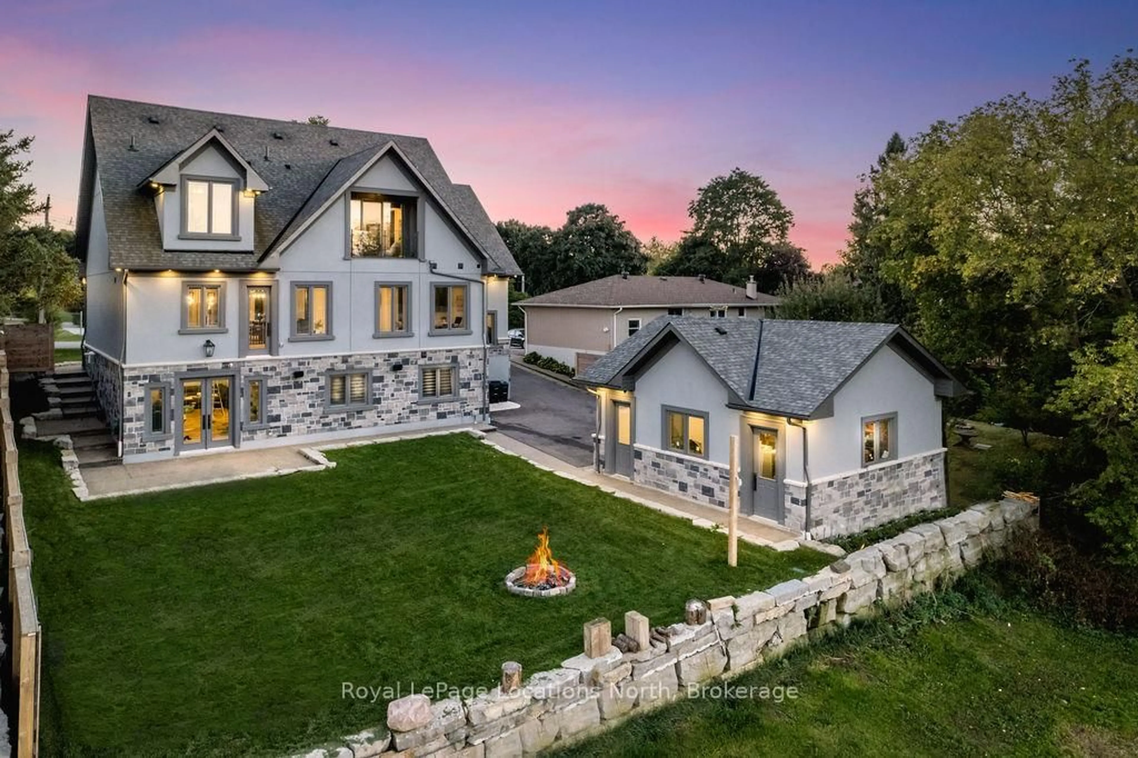 Home with brick exterior material, mountain view for 22 EAST JOHN St, Innisfil Ontario L0L 1L0