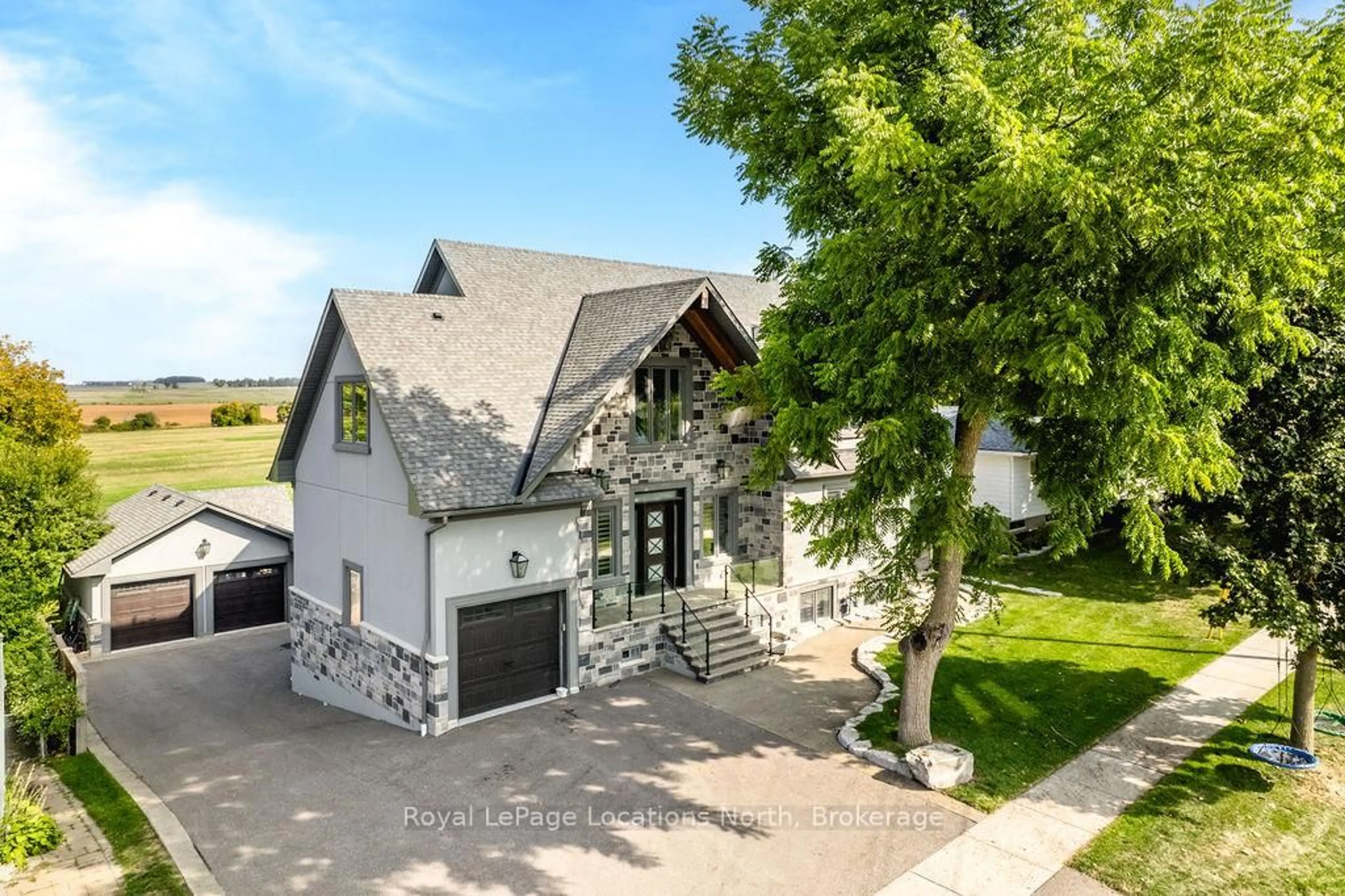 Unknown for 22 EAST JOHN St, Innisfil Ontario L0L 1L0