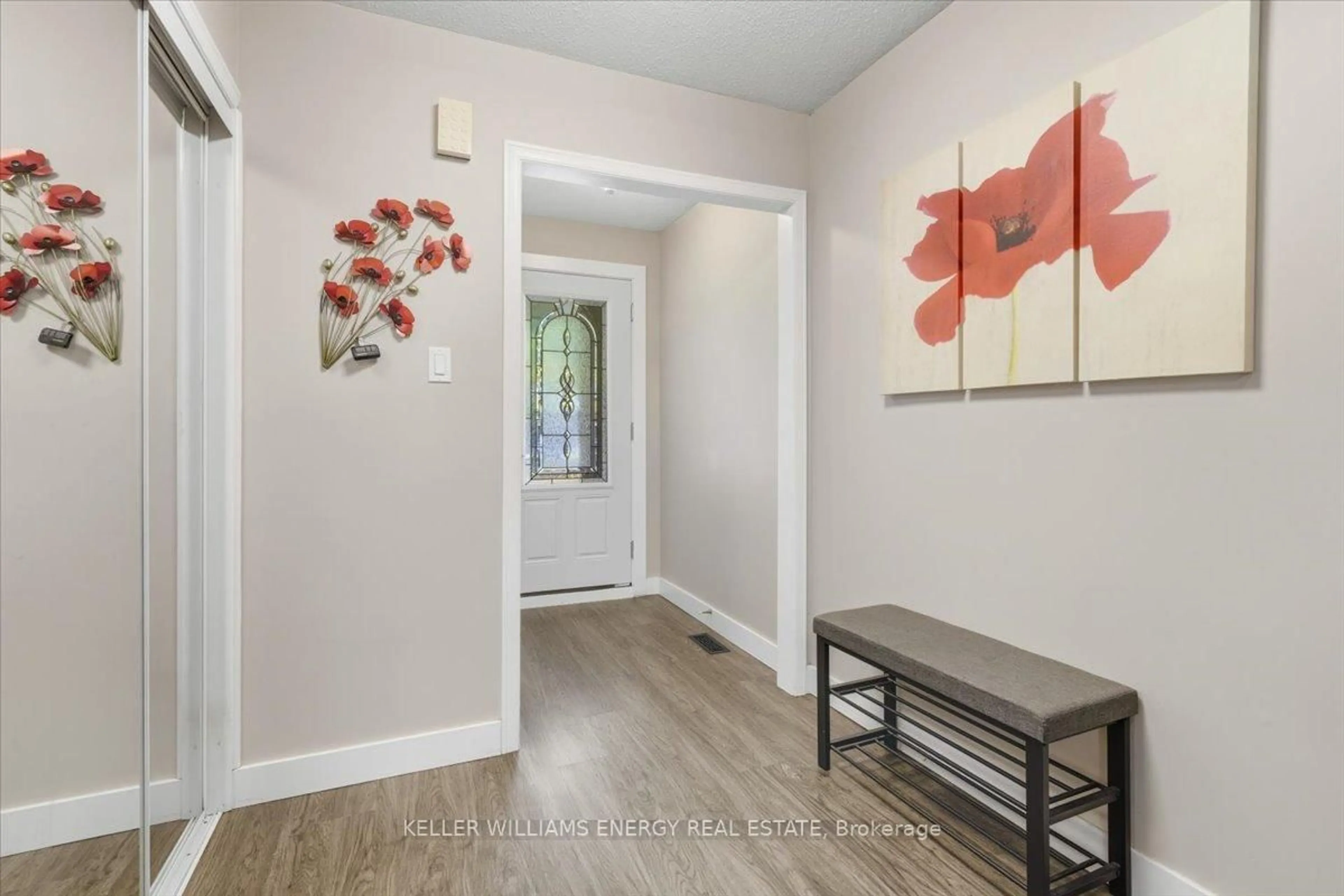 Indoor entryway for 95 Delmark Blvd, Markham Ontario L3P 3Z7