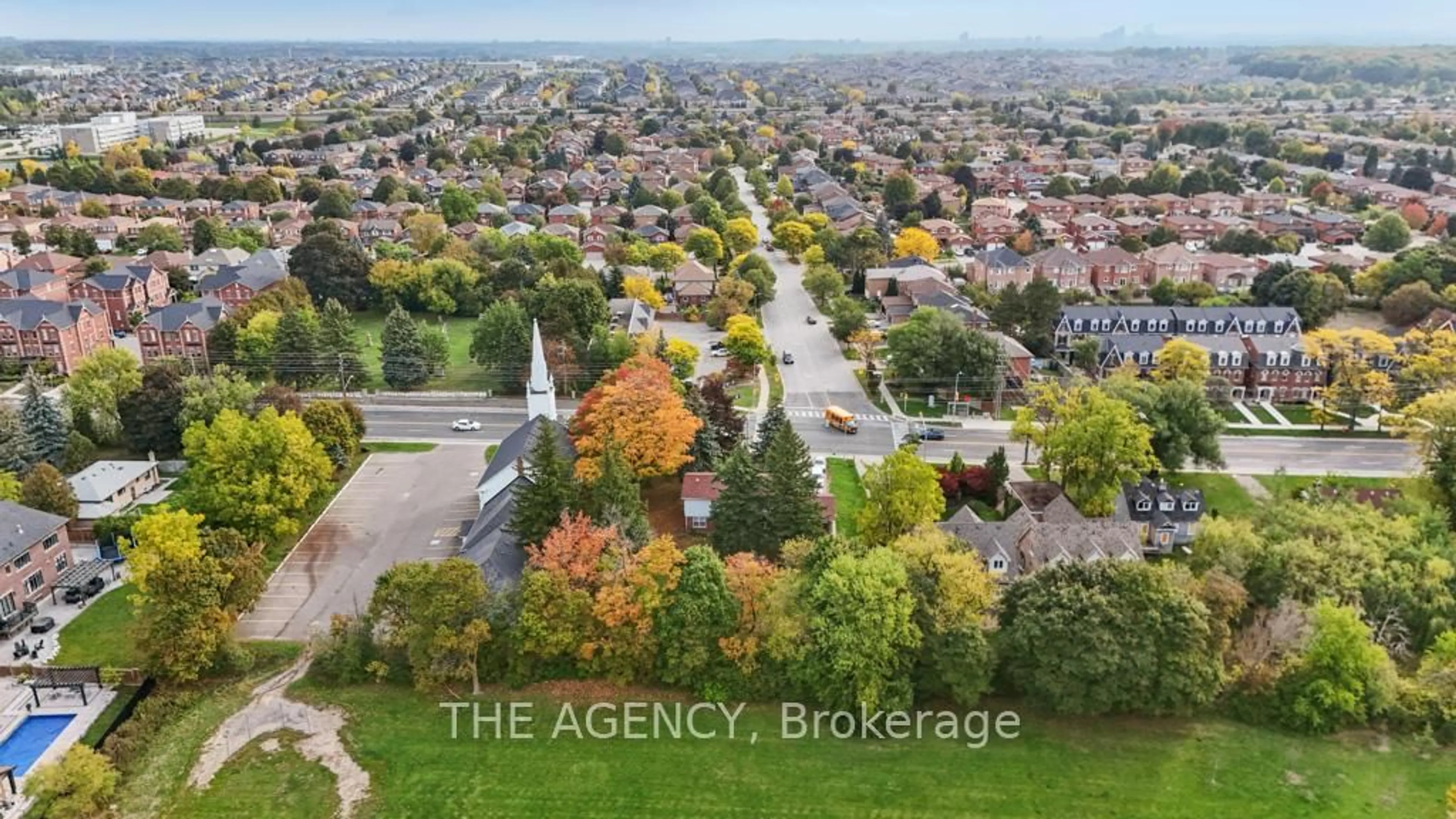 A pic from outside/outdoor area/front of a property/back of a property/a pic from drone, city buildings view from balcony for 9846 Keele St, Vaughan Ontario L6A 3Y4