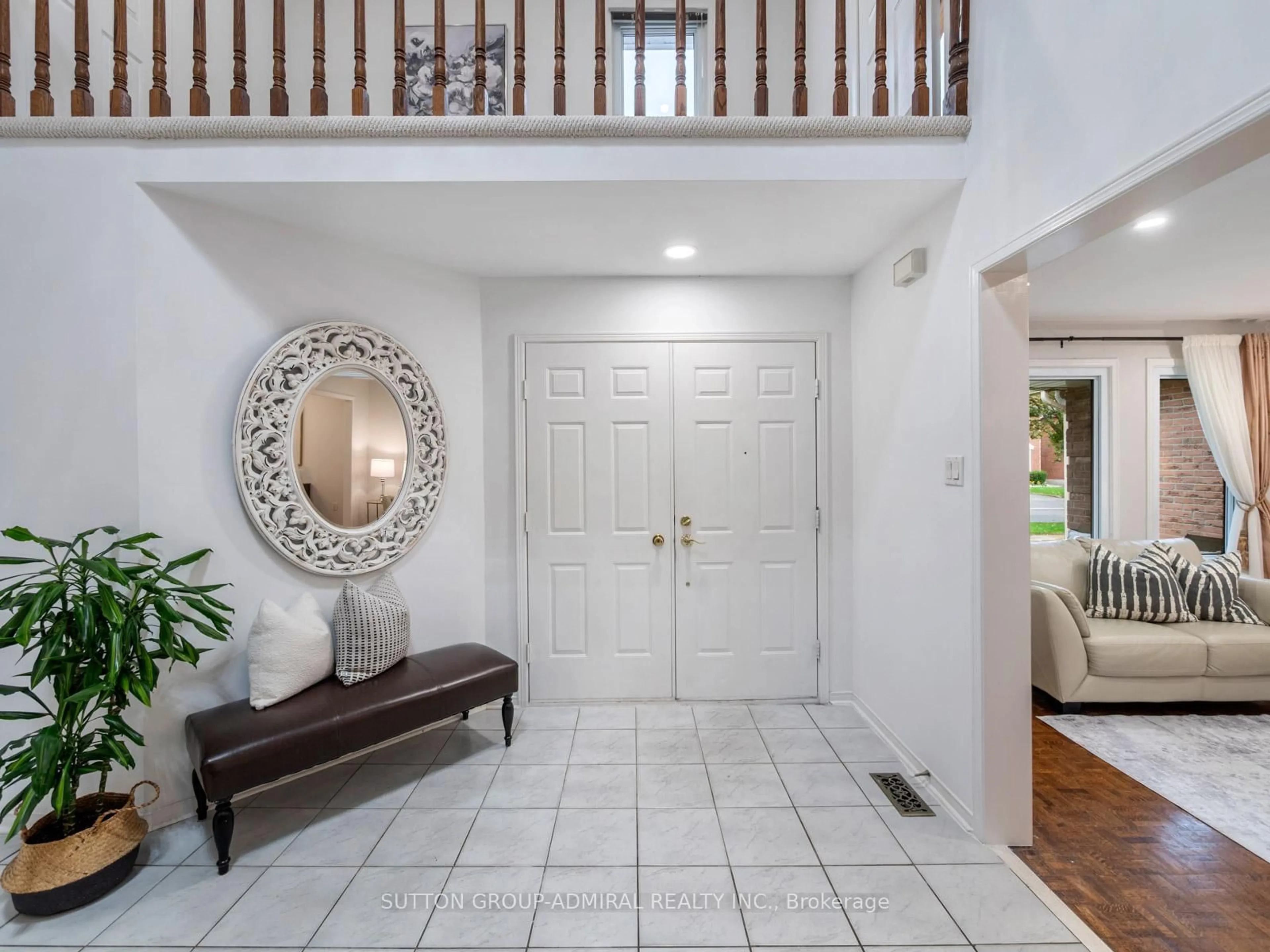 Indoor entryway for 40 Brookmill Dr, Vaughan Ontario L4J 6K5