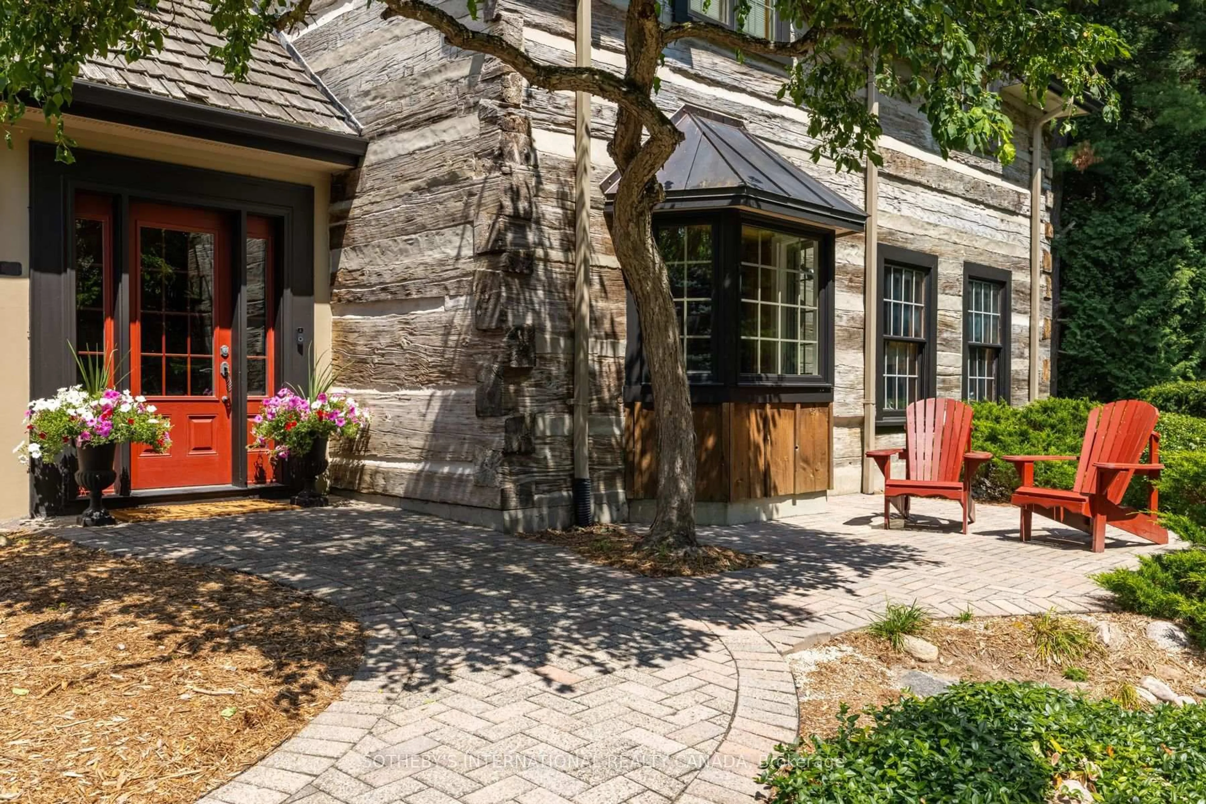 Patio, street for 15395 Weston Rd, King Ontario L7B 1K4
