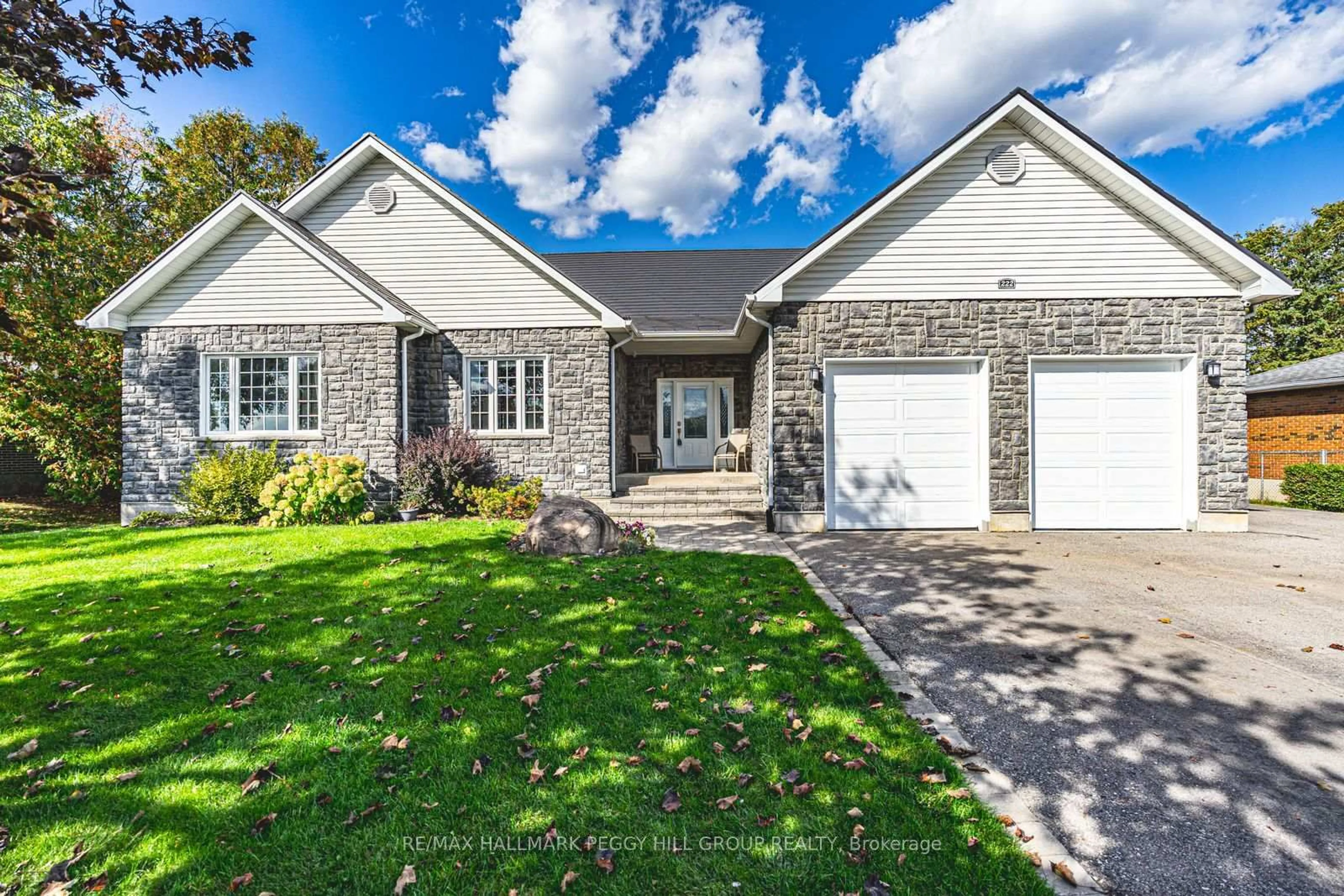 Home with brick exterior material, street for 222 Glenn Ave, Innisfil Ontario L9S 1C4