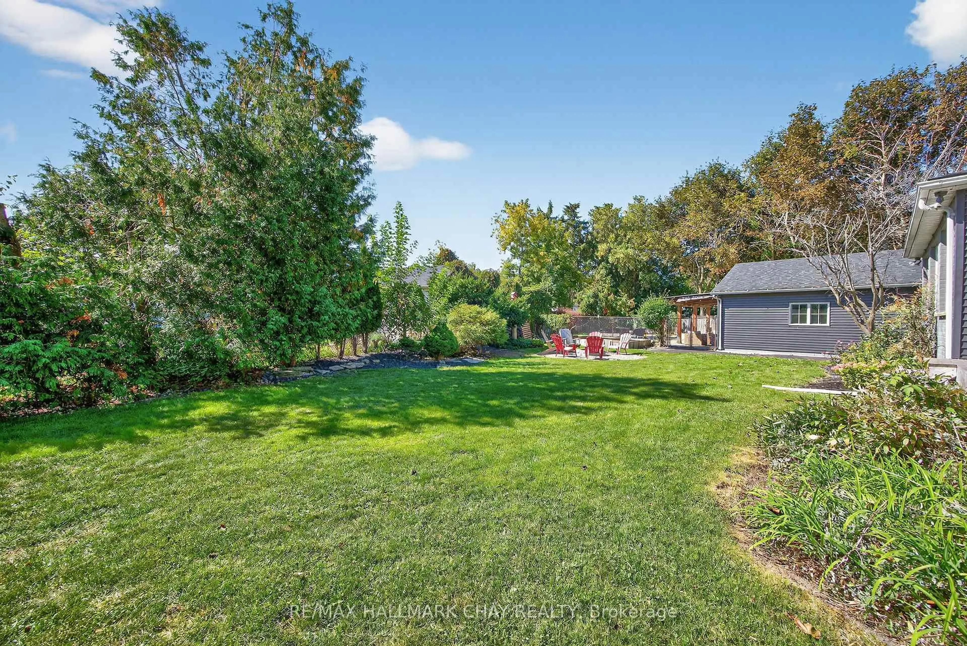 A pic from outside/outdoor area/front of a property/back of a property/a pic from drone, water/lake/river/ocean view for 209 Newholme Circ, Innisfil Ontario L9S 1E9
