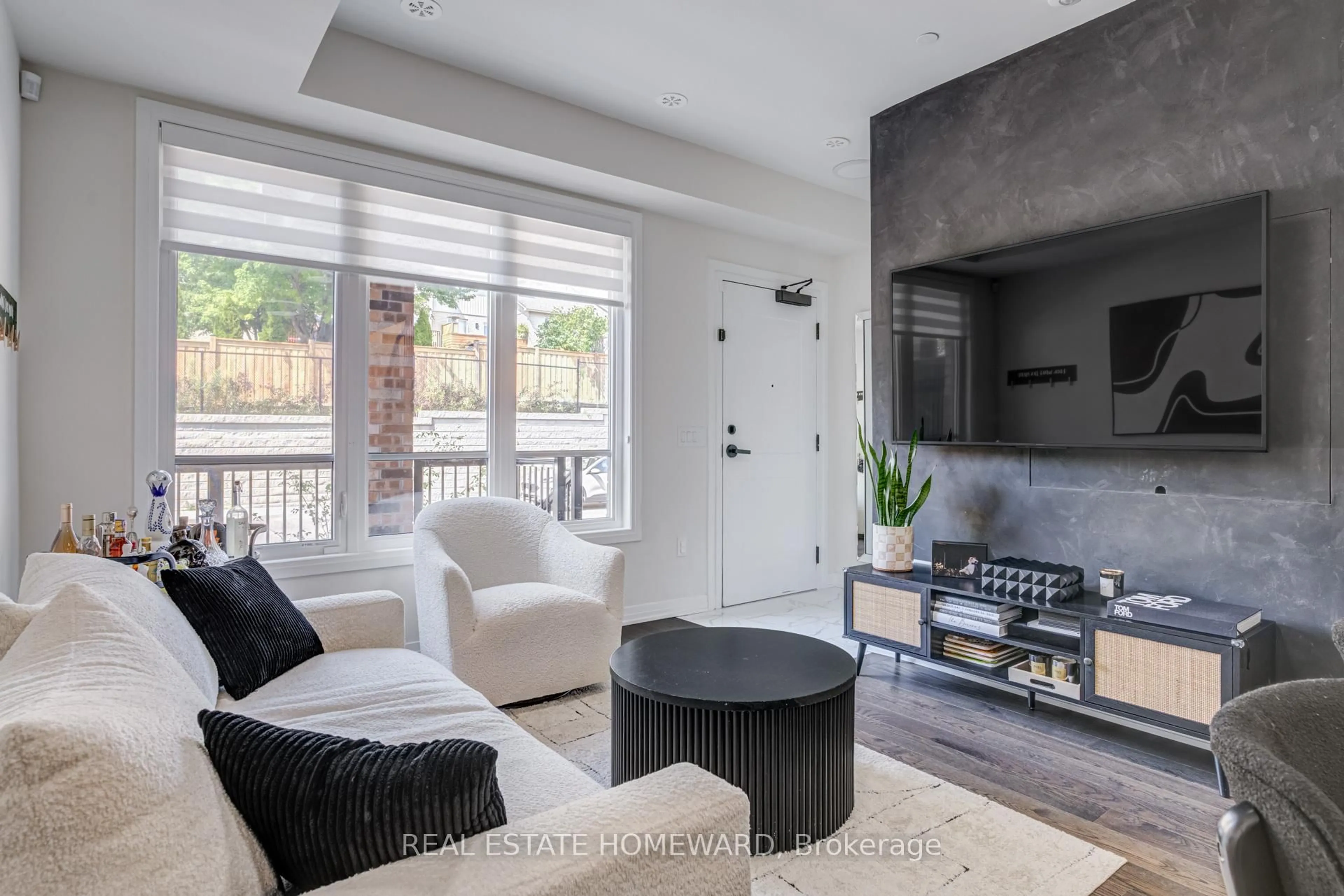 Living room with furniture, unknown for 40 Baynes Way #12, Bradford West Gwillimbury Ontario L3Z 4M4