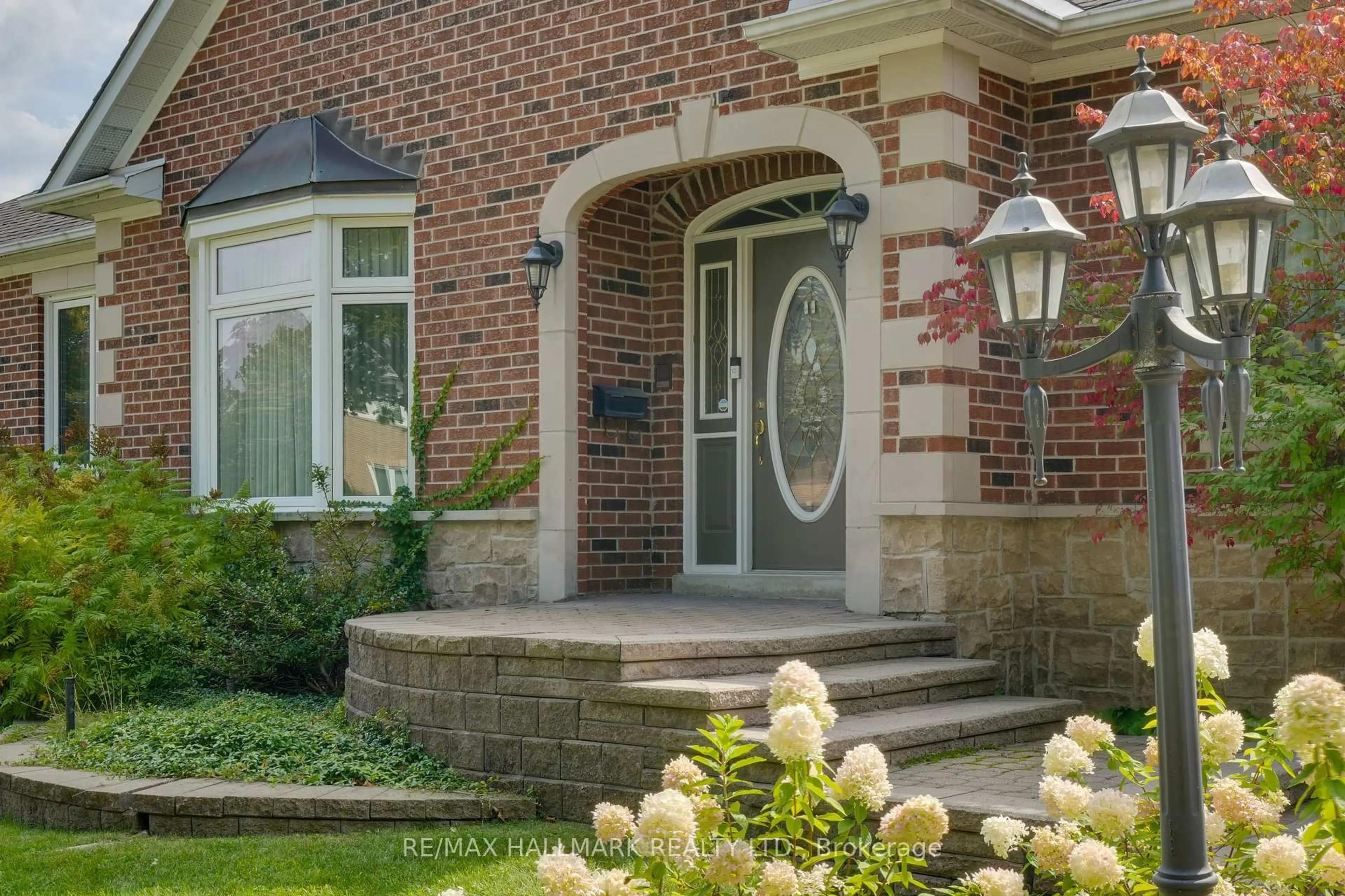 Home with brick exterior material, street for 71 Willow Farm Lane, Aurora Ontario L4G 6K2