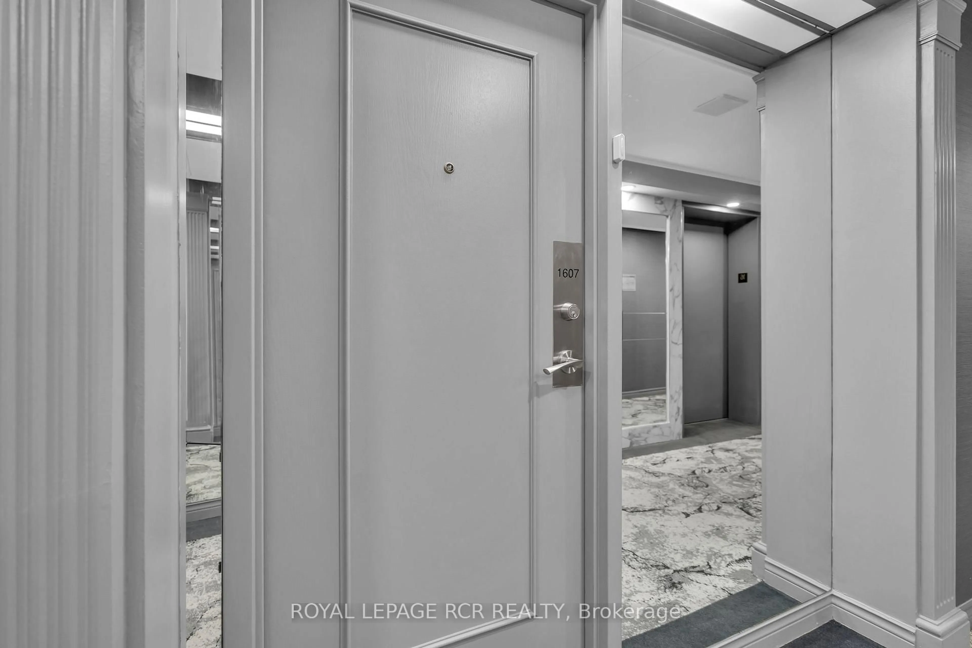 Indoor foyer for 1 Clark Ave #1607, Vaughan Ontario L4J 7Y6