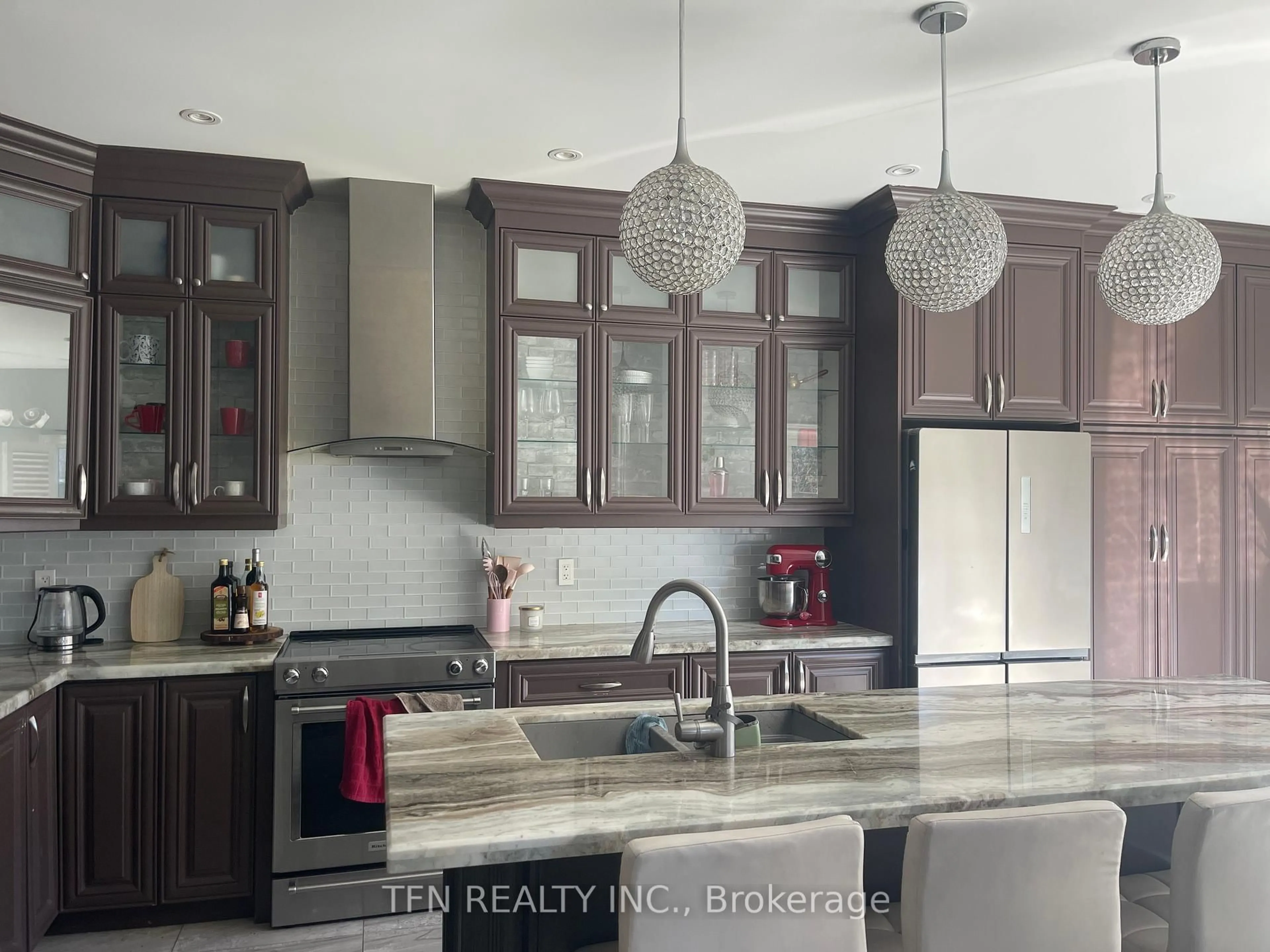 Contemporary kitchen, unknown for 5 Belwood Blvd, Vaughan Ontario L4K 5H4