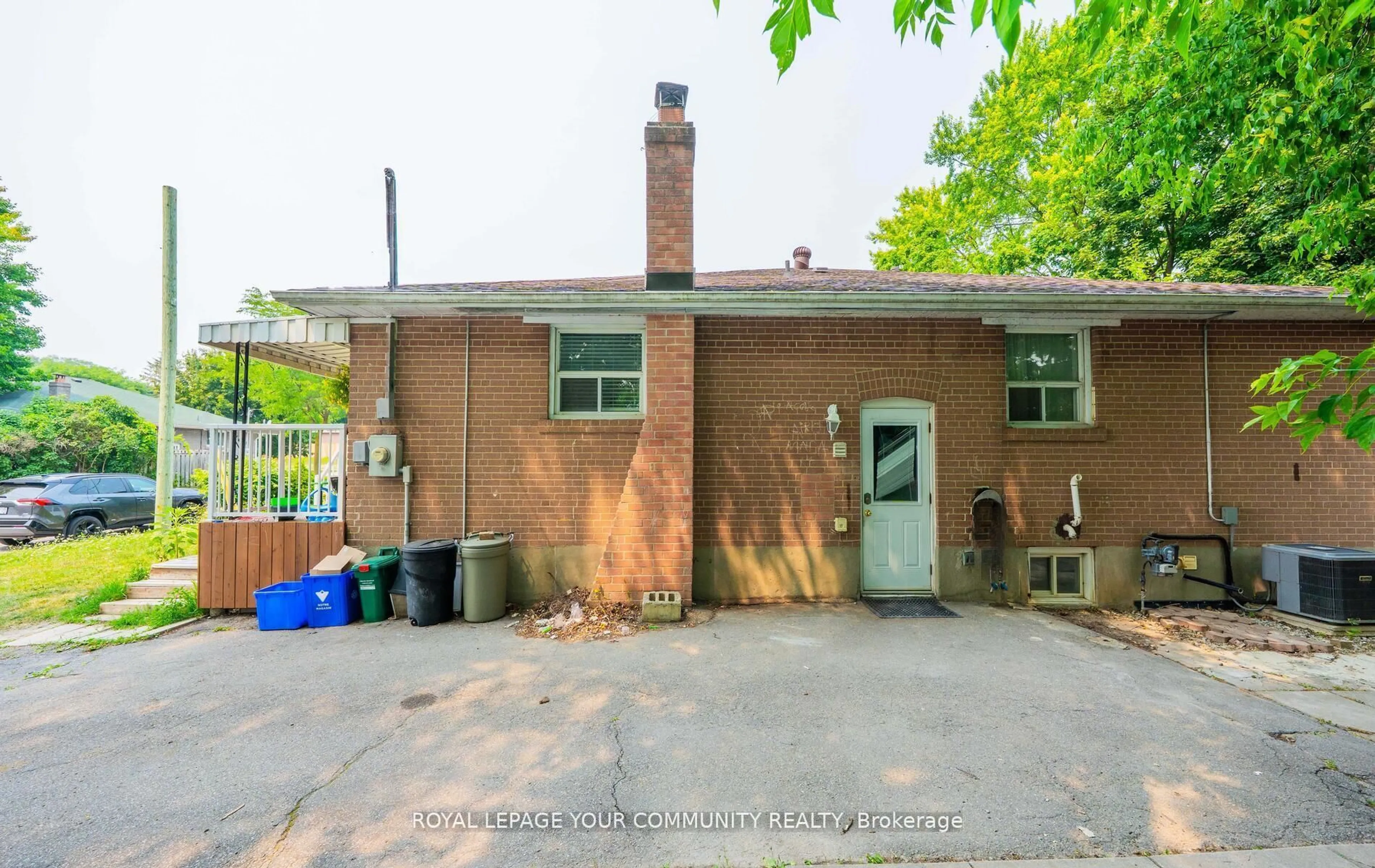Home with brick exterior material, street for 53 Newbury Dr, Newmarket Ontario L3Y 4P9