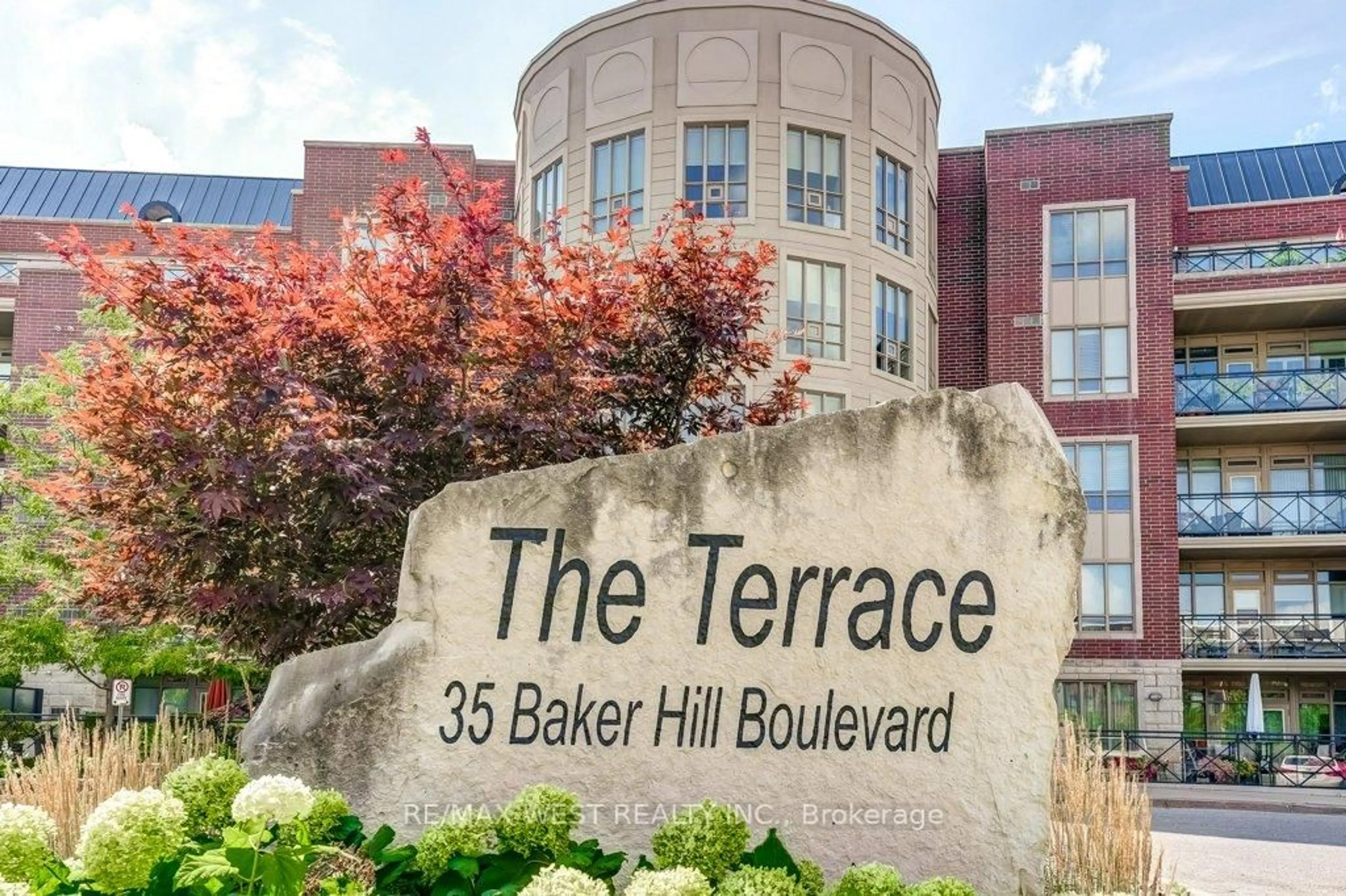 Indoor foyer for 35 Baker Hill Blvd #404, Whitchurch-Stouffville Ontario L4A 1P8