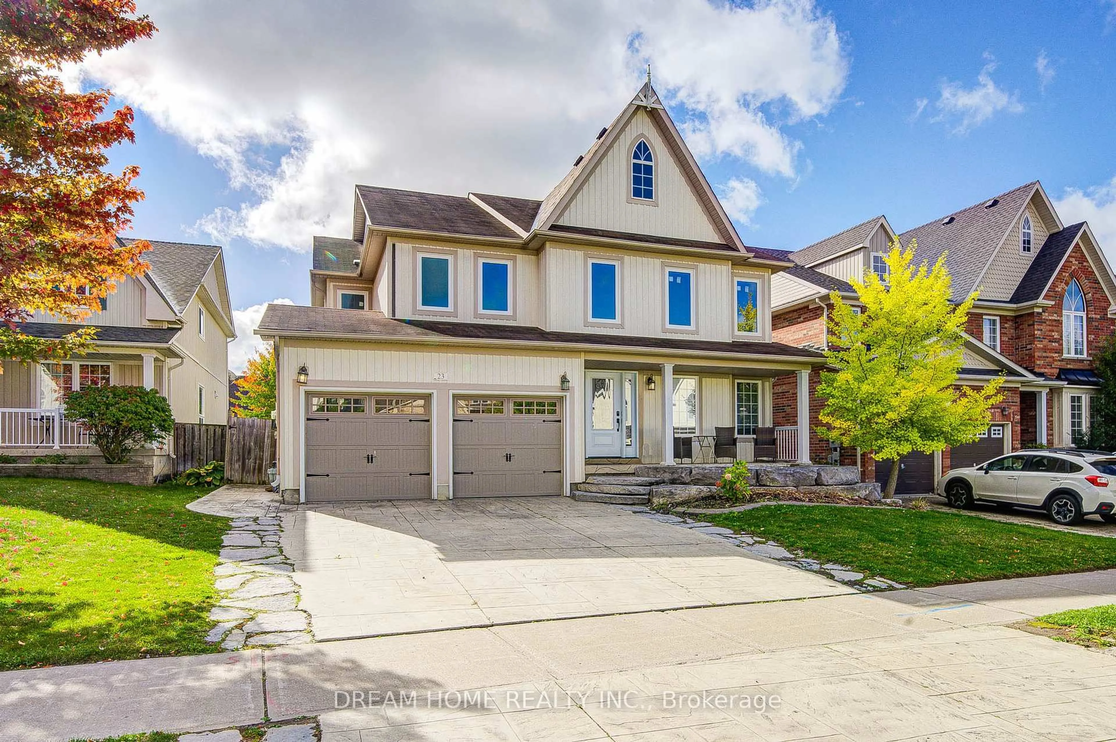Home with vinyl exterior material, street for 23 Viscount Way, East Gwillimbury Ontario L0G 1M0