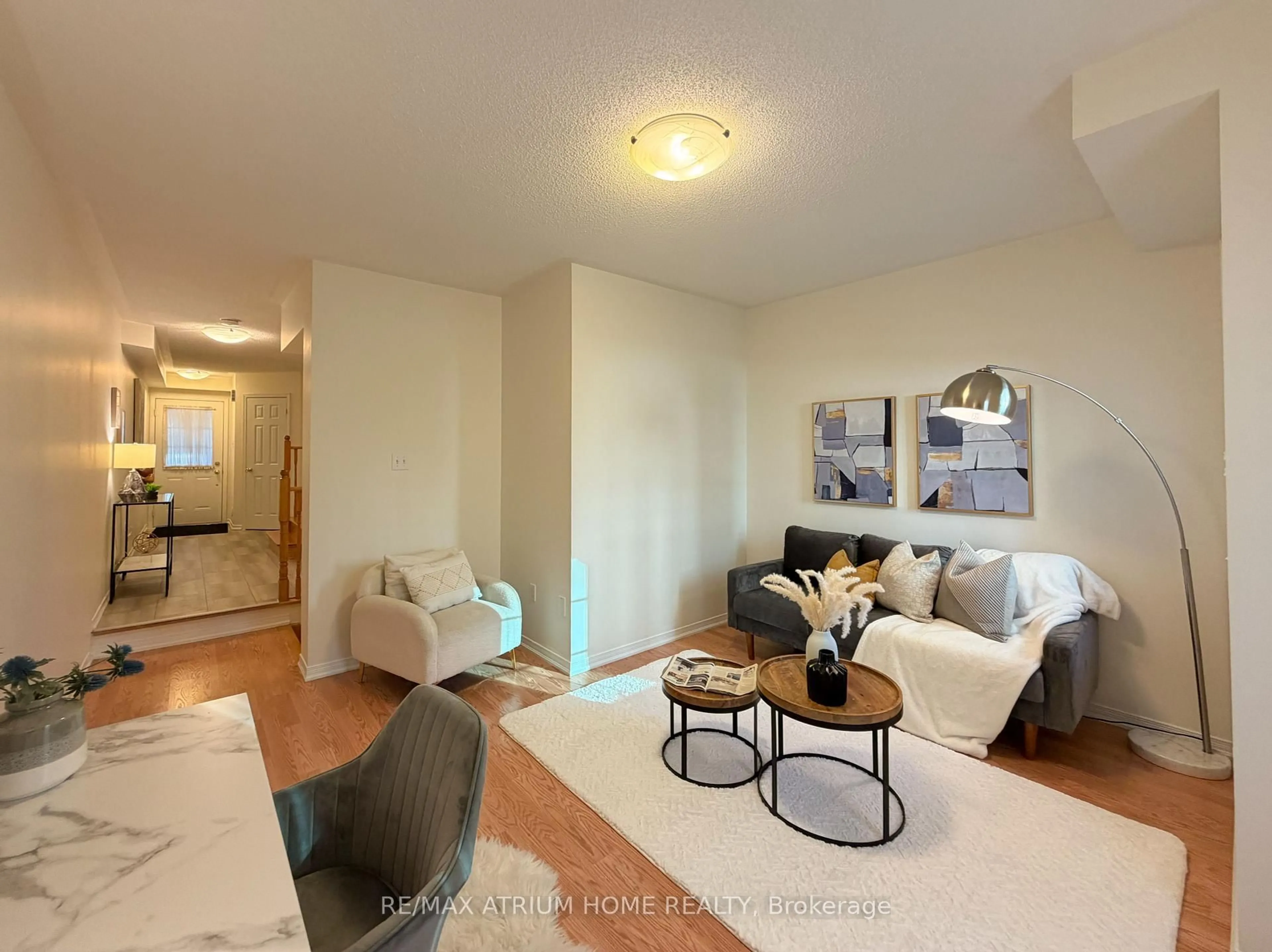 Living room with furniture, unknown for 284 Church St, Richmond Hill Ontario L4C 9N4