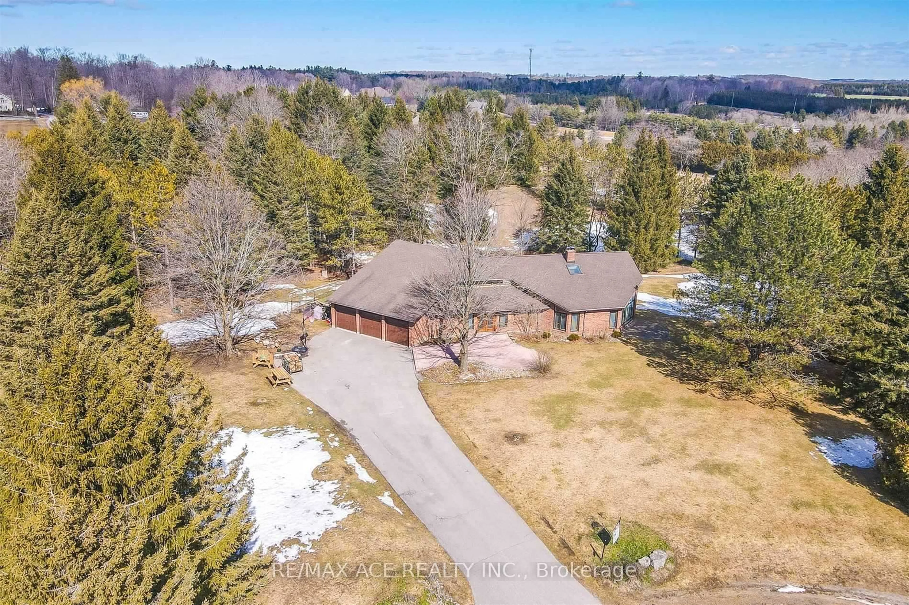 A pic from outside/outdoor area/front of a property/back of a property/a pic from drone, water/lake/river/ocean view for 5 Island Crt, Whitchurch-Stouffville Ontario L4A 3L5