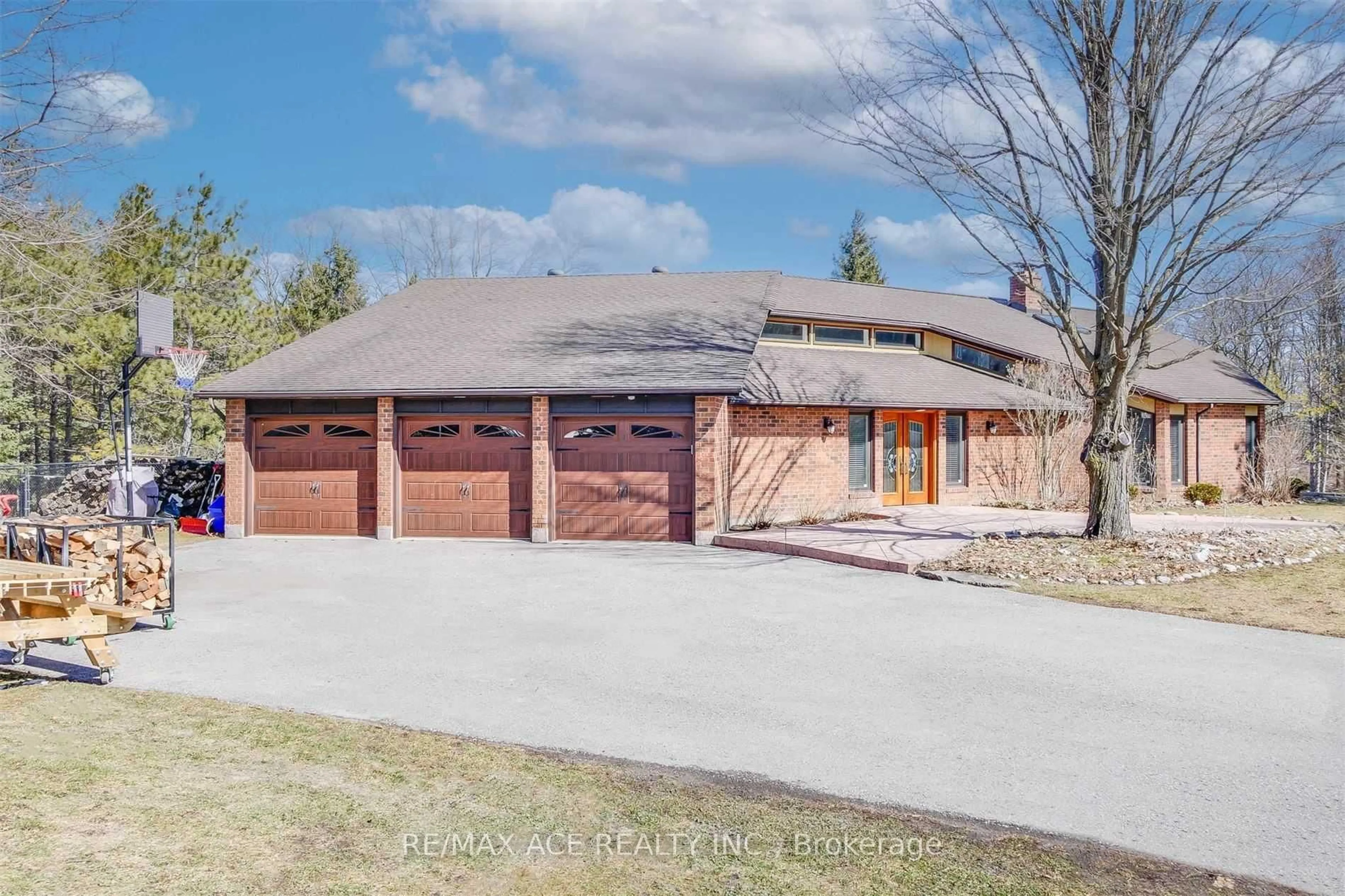 Home with brick exterior material, street for 5 Island Crt, Whitchurch-Stouffville Ontario L4A 3L5