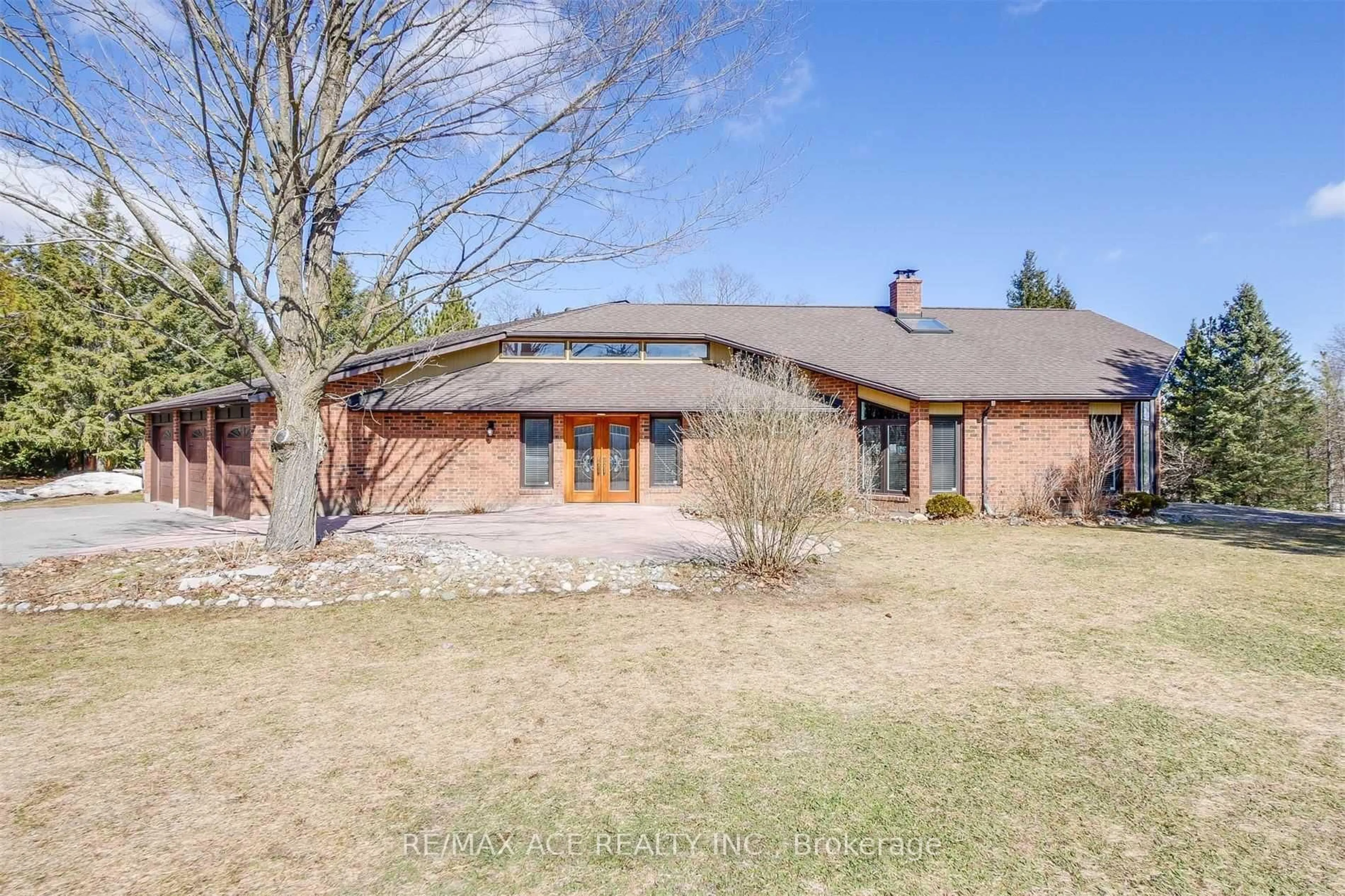 A pic from outside/outdoor area/front of a property/back of a property/a pic from drone, street for 5 Island Crt, Whitchurch-Stouffville Ontario L4A 3L5