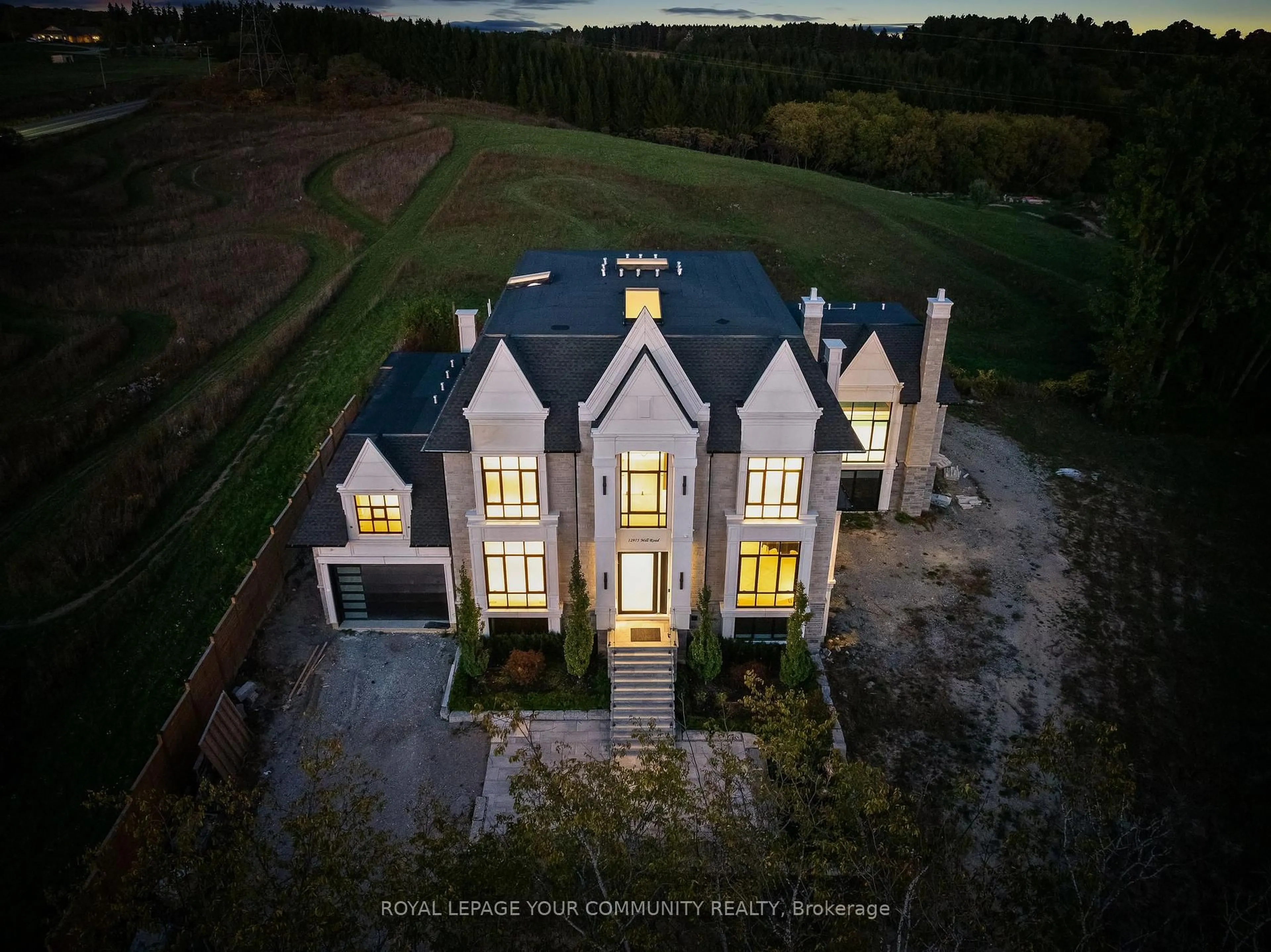 A pic from outside/outdoor area/front of a property/back of a property/a pic from drone, building for 12975 Mill Rd, King Ontario L7B 1K4
