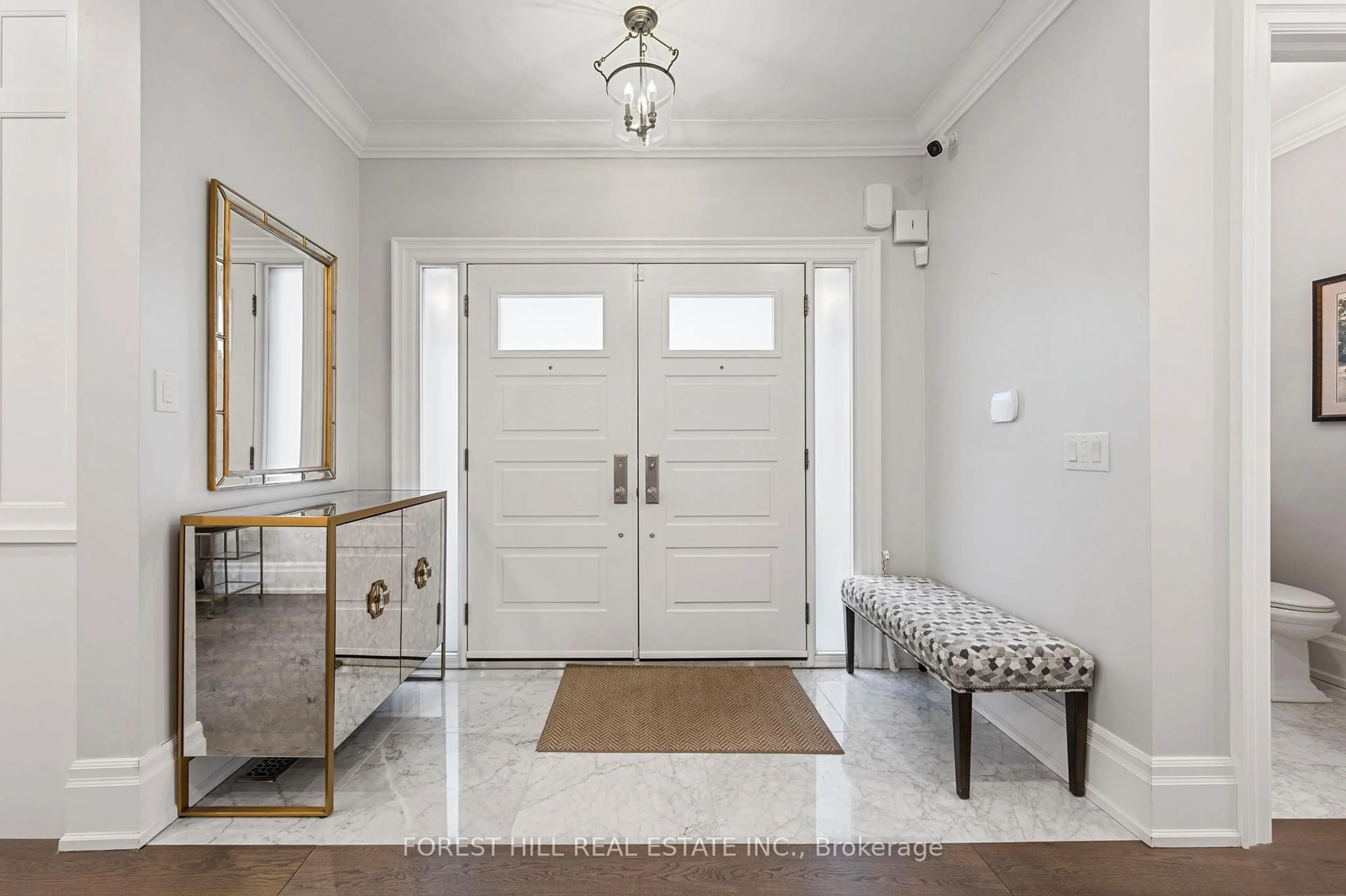 Indoor entryway for 75 Strauss Rd, Vaughan Ontario L4J 8Z4