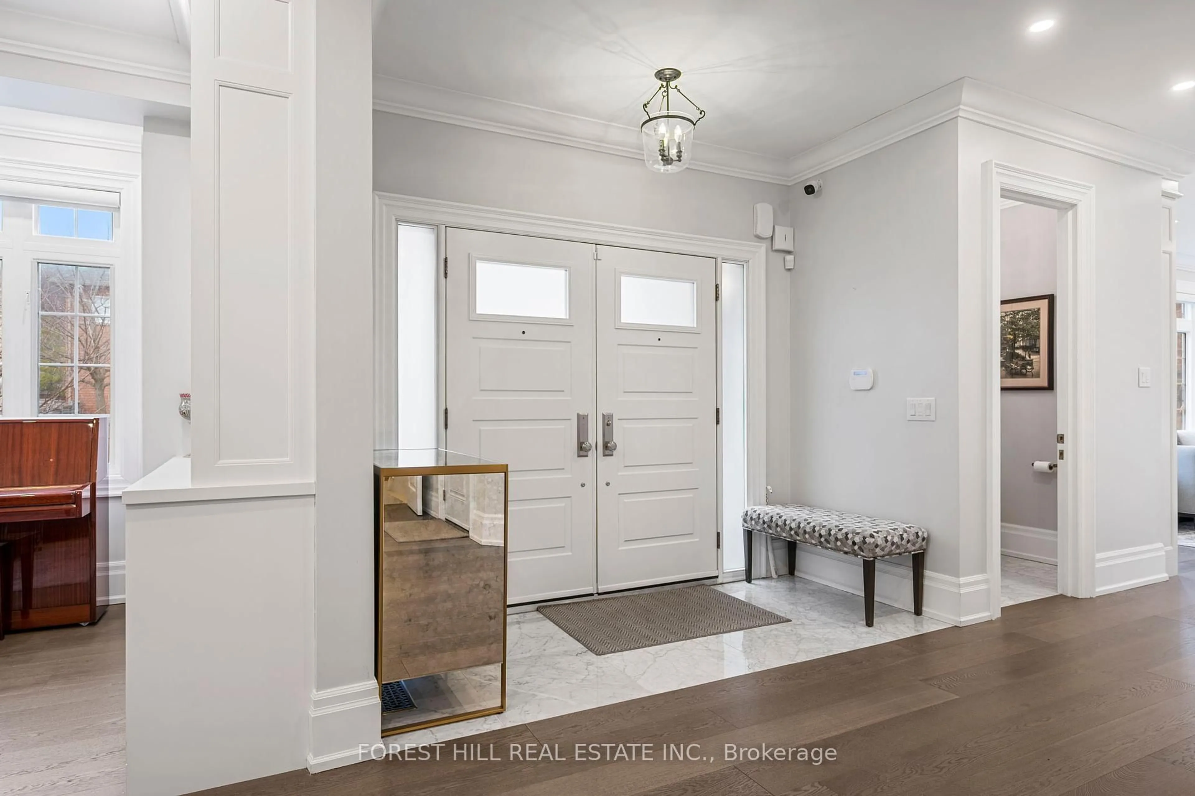 Indoor entryway for 75 Strauss Rd, Vaughan Ontario L4J 8Z4