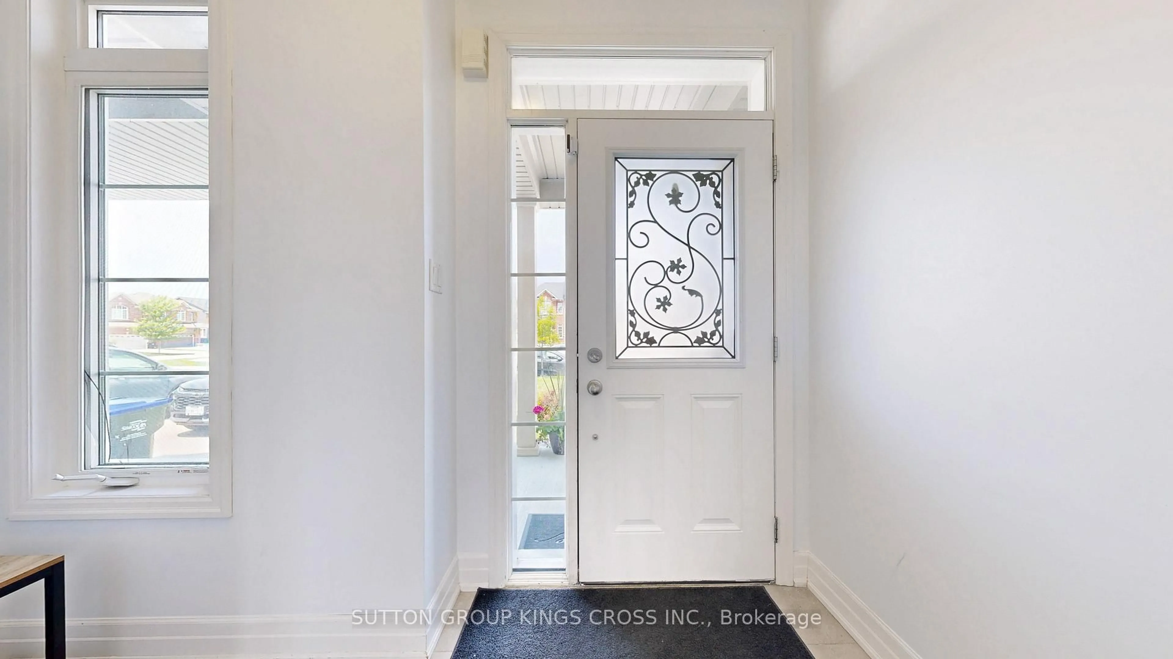 Indoor entryway for 119 Wagner Cres, Essa Ontario L0M 1B6