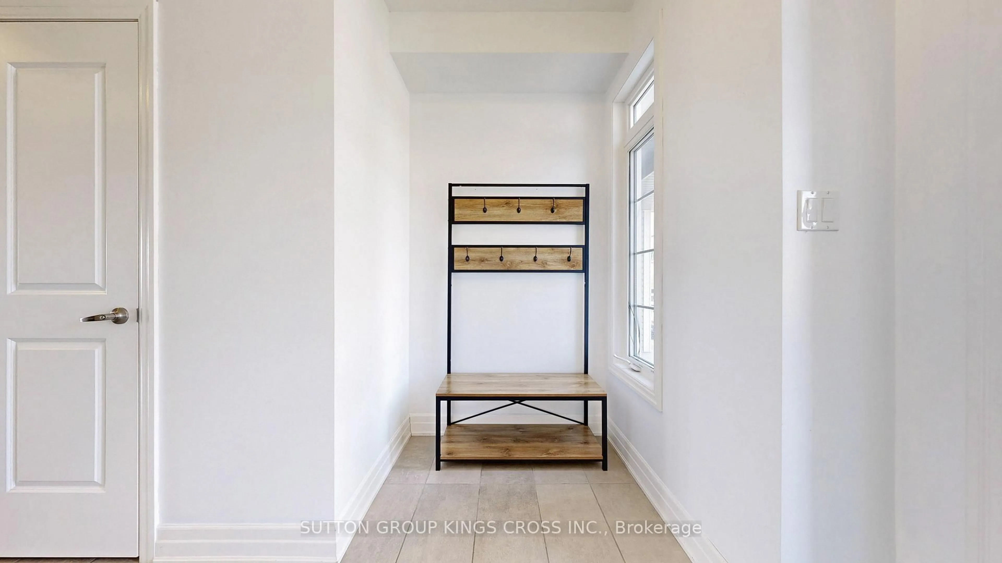 Indoor entryway for 119 Wagner Cres, Essa Ontario L0M 1B6