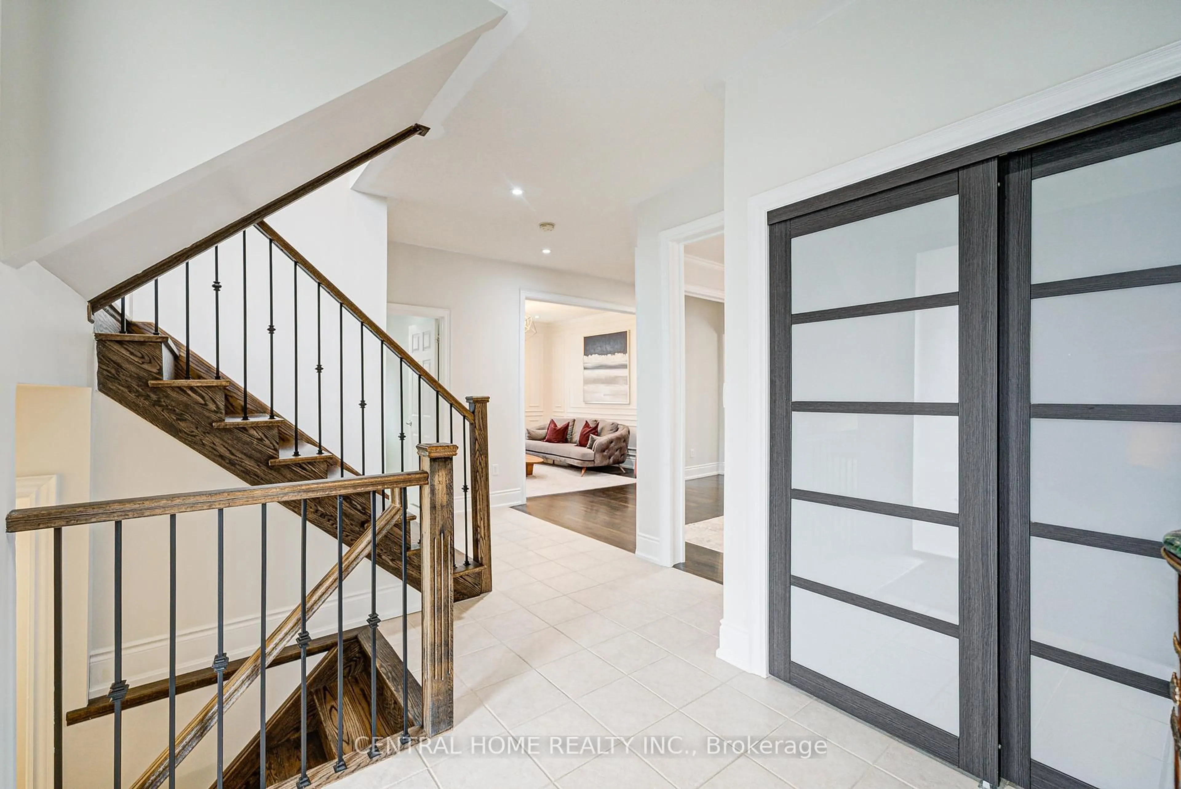 Indoor entryway for 116 Wood Rim Dr, Richmond Hill Ontario L4E 4N8