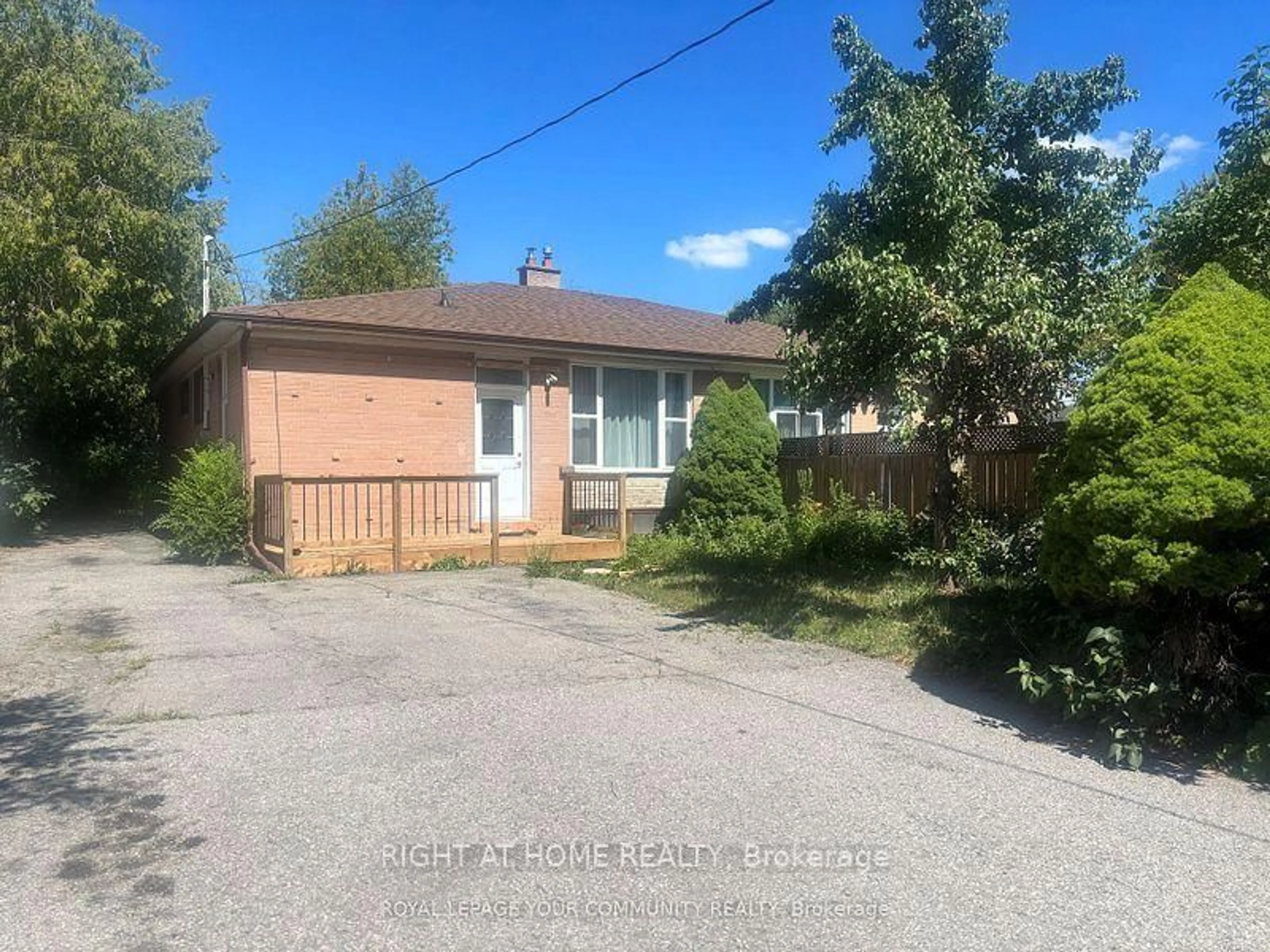 Unknown for 211 Axminster Dr, Richmond Hill Ontario L4C 2W2