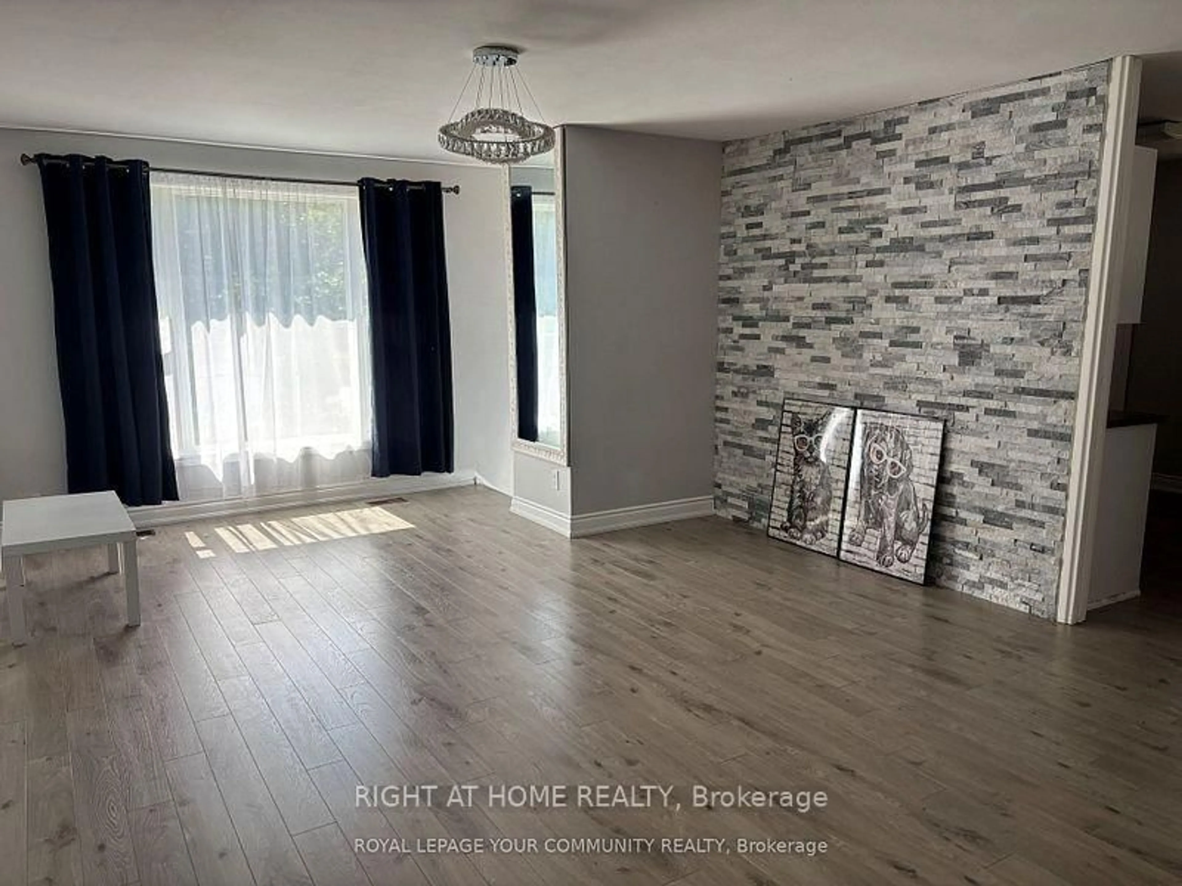 A pic of a room for 211 Axminster Dr, Richmond Hill Ontario L4C 2W2