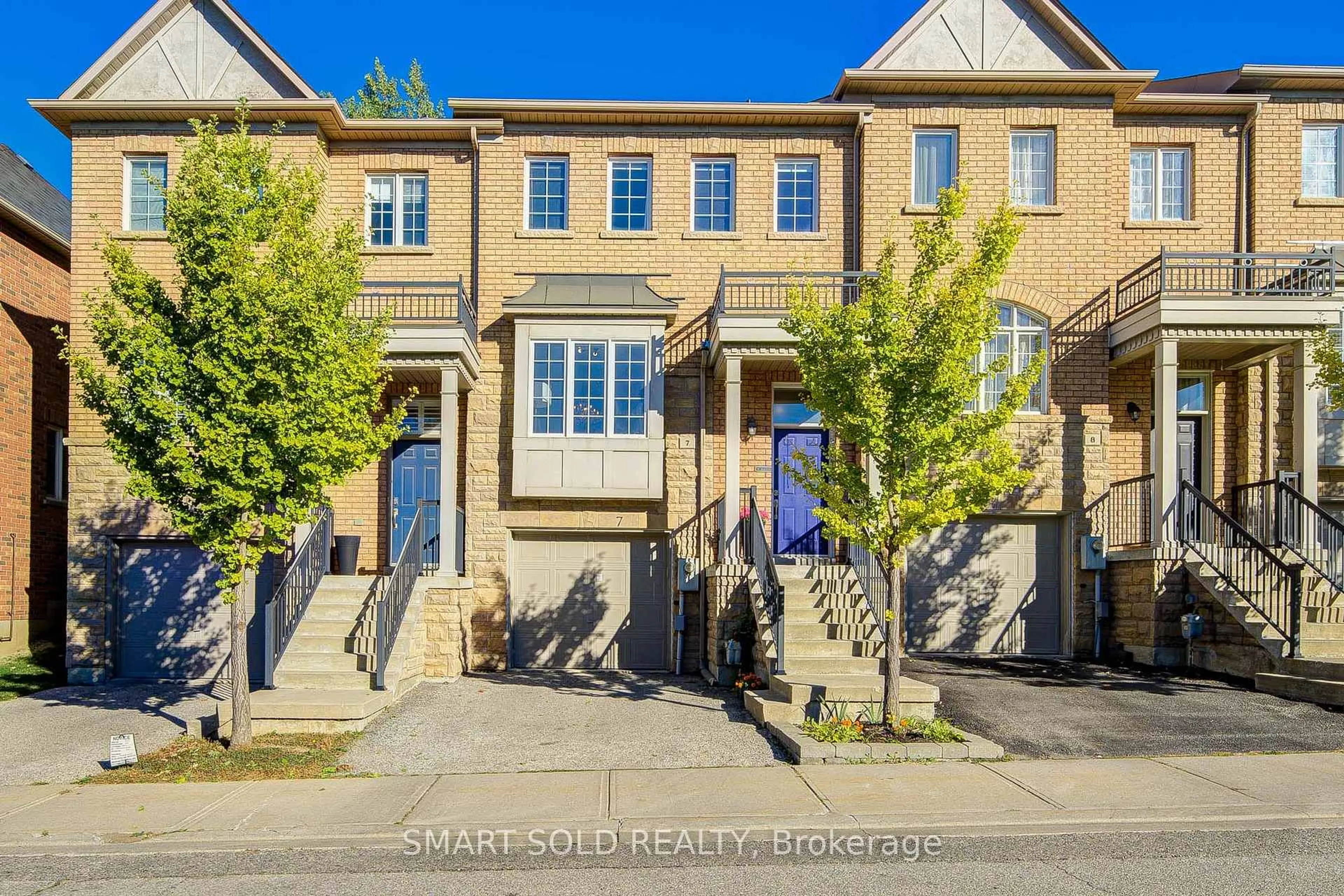 A pic from outside/outdoor area/front of a property/back of a property/a pic from drone, street for 700 Summeridge Dr #7, Vaughan Ontario L4J 0C5