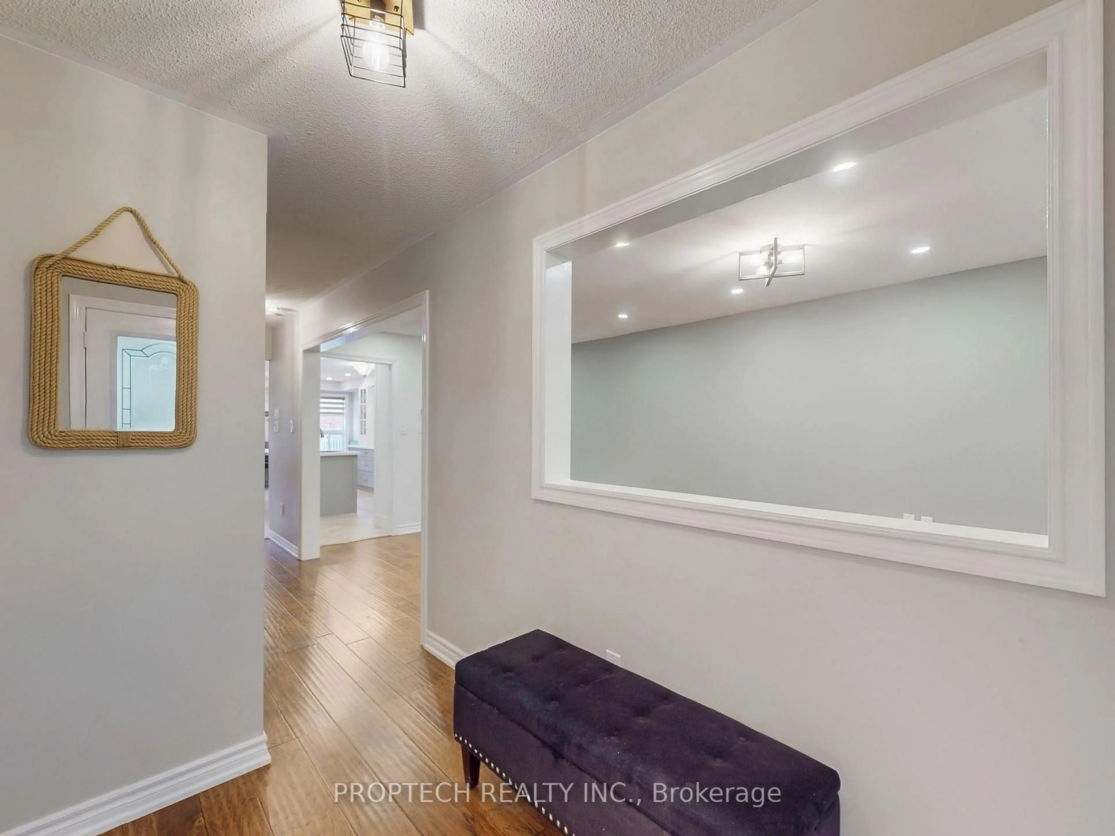 Indoor entryway for 61 Cariglia Tr, Markham Ontario L3R 4X1