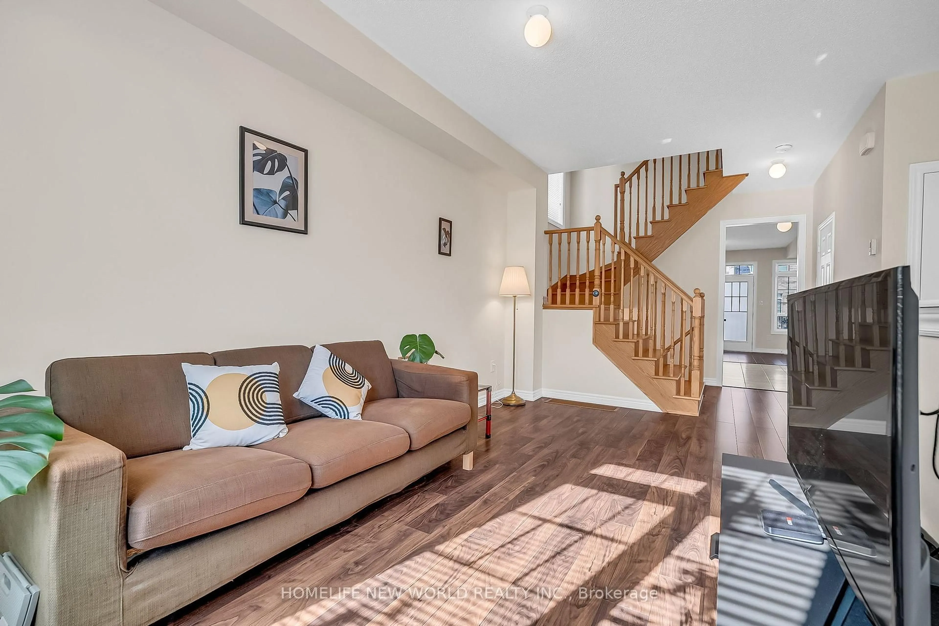 Living room with furniture, unknown for 193 Dundas Way, Markham Ontario L6E 0T1