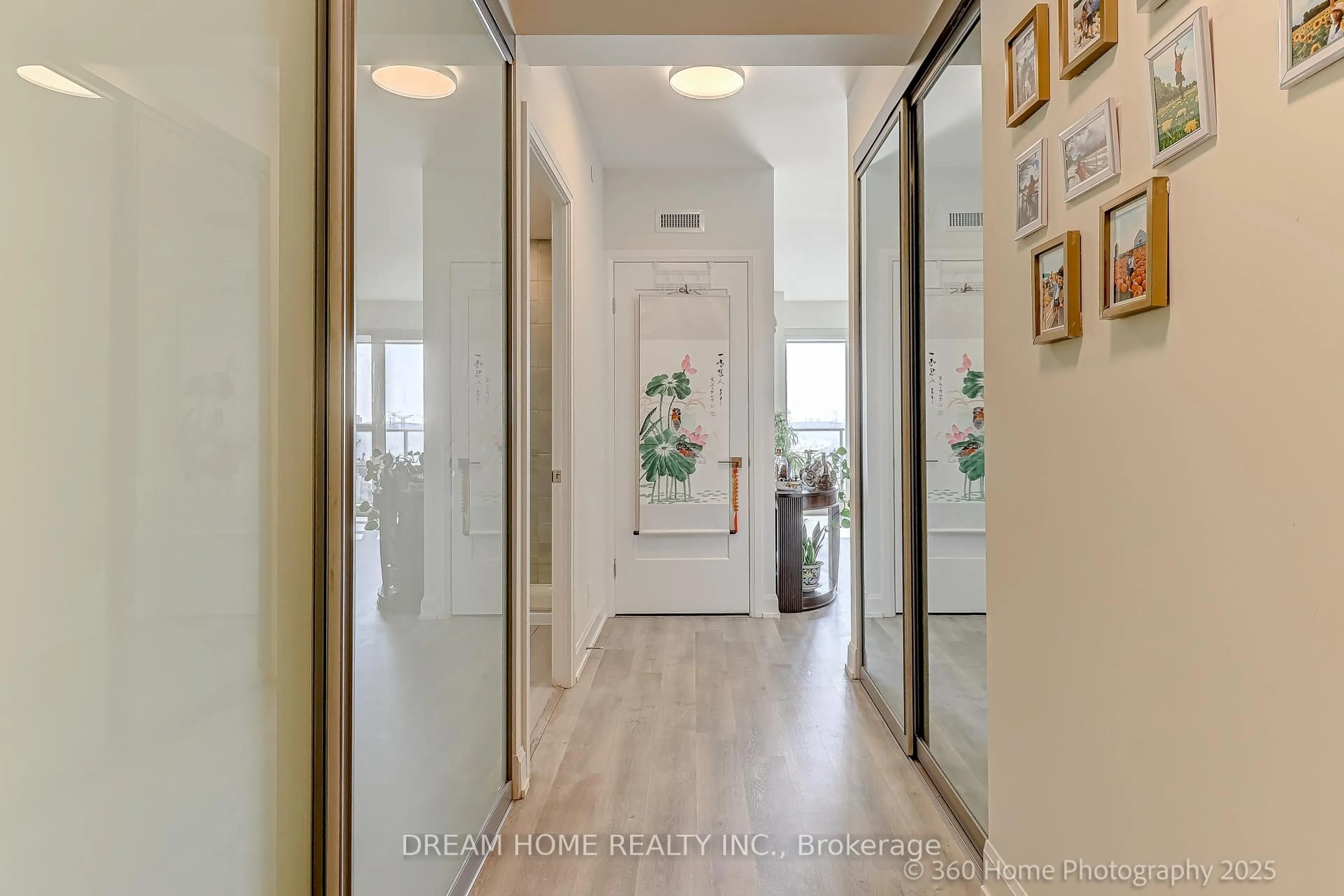 Indoor entryway for 12 GANDHI Lane #1711, Markham Ontario L3T 0G8