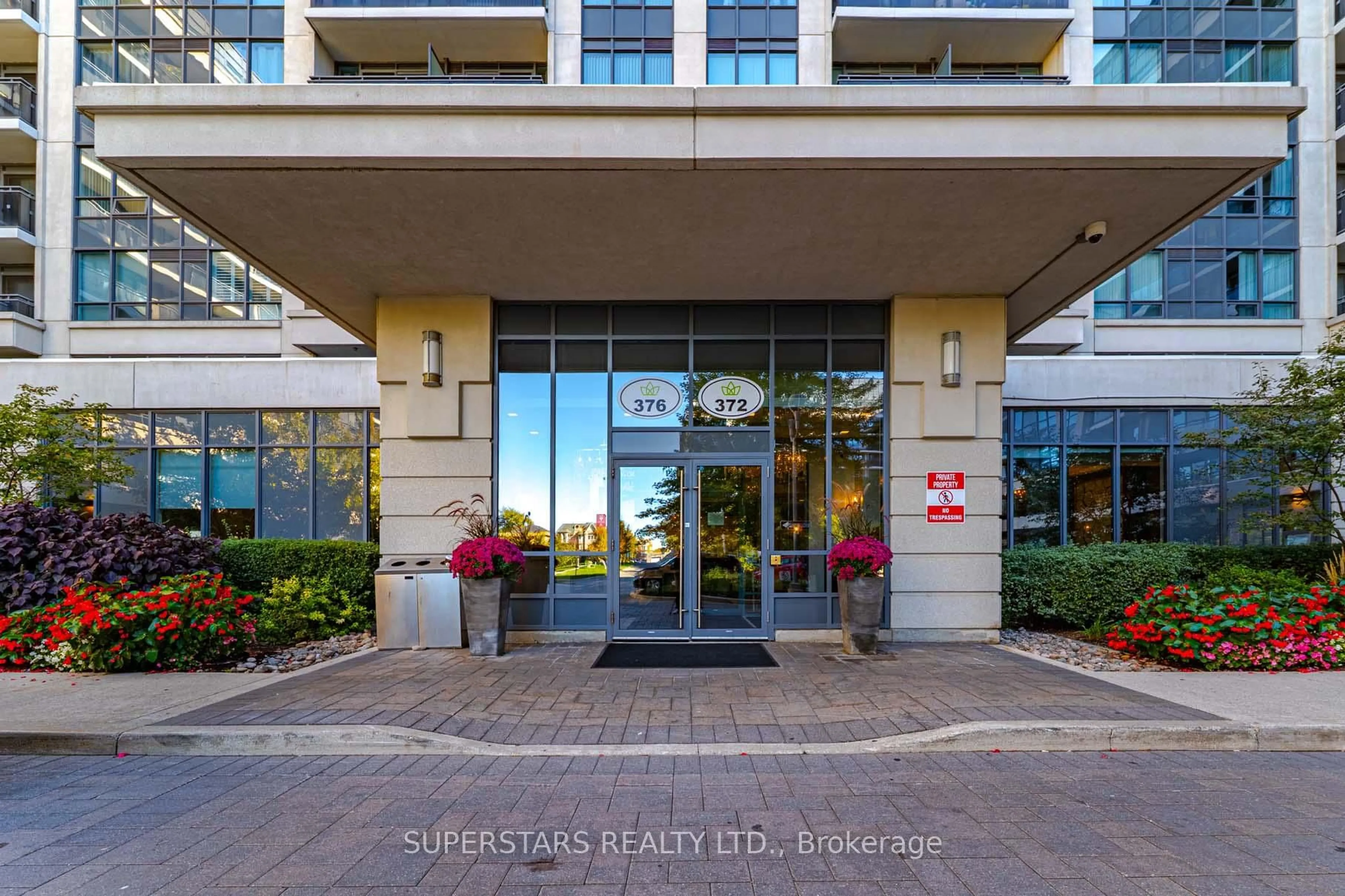 Indoor foyer for 372 Highway 7 #516, Richmond Hill Ontario L4B 0C6