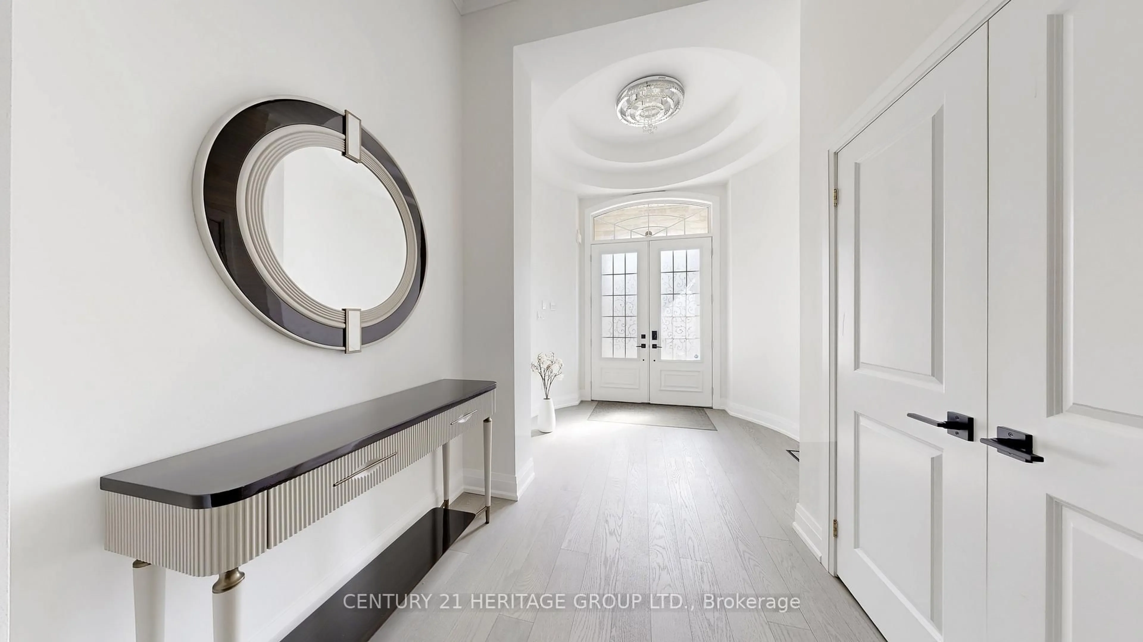 Indoor entryway for 103 Garyscholl Rd, Vaughan Ontario L4H 3R4