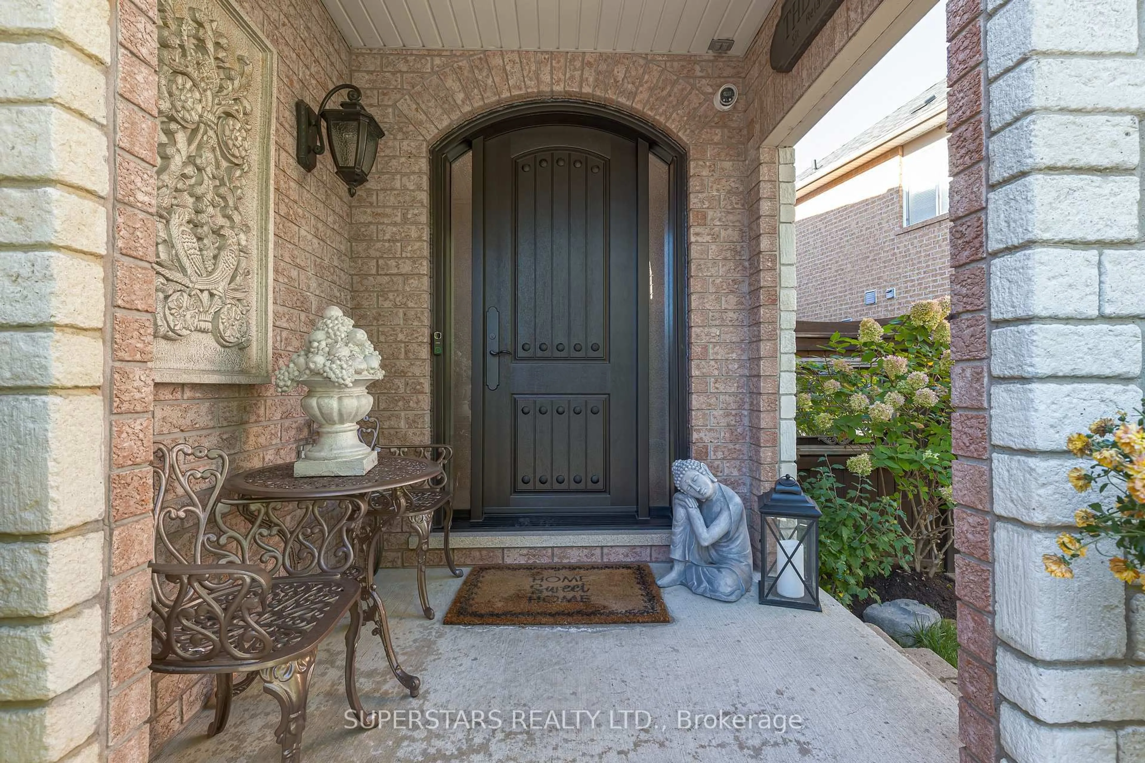 Indoor entryway for 166 Worthington Ave, Richmond Hill Ontario L4E 4N7