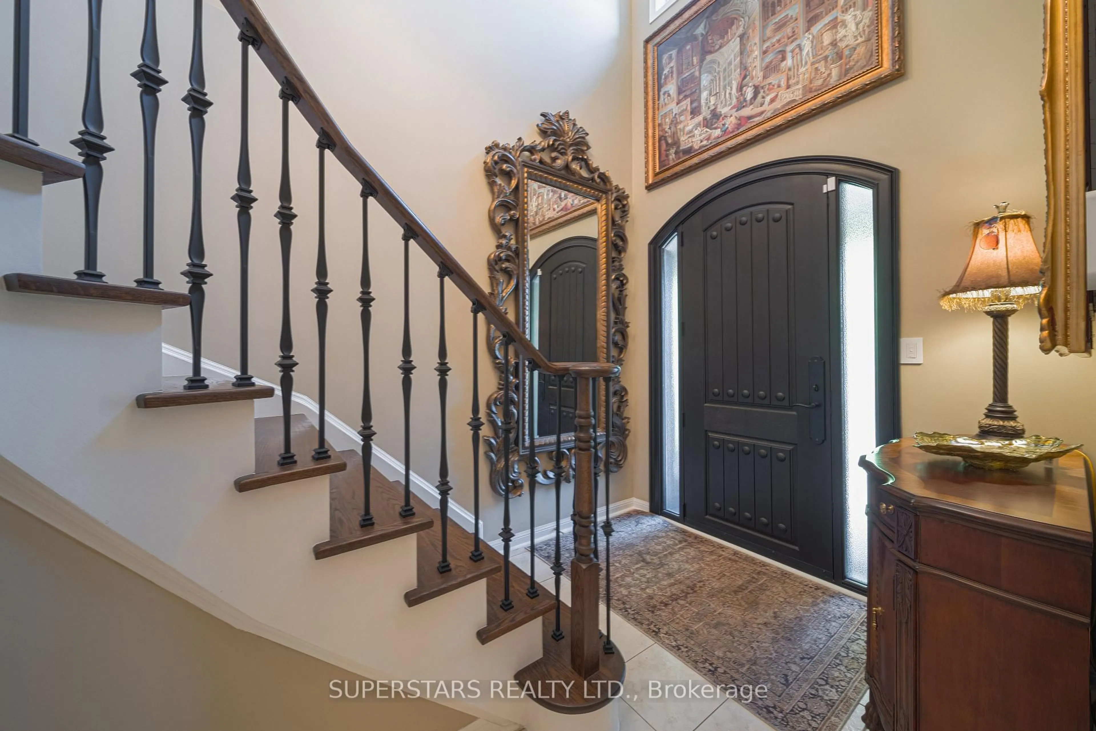 Indoor entryway for 166 Worthington Ave, Richmond Hill Ontario L4E 4N7