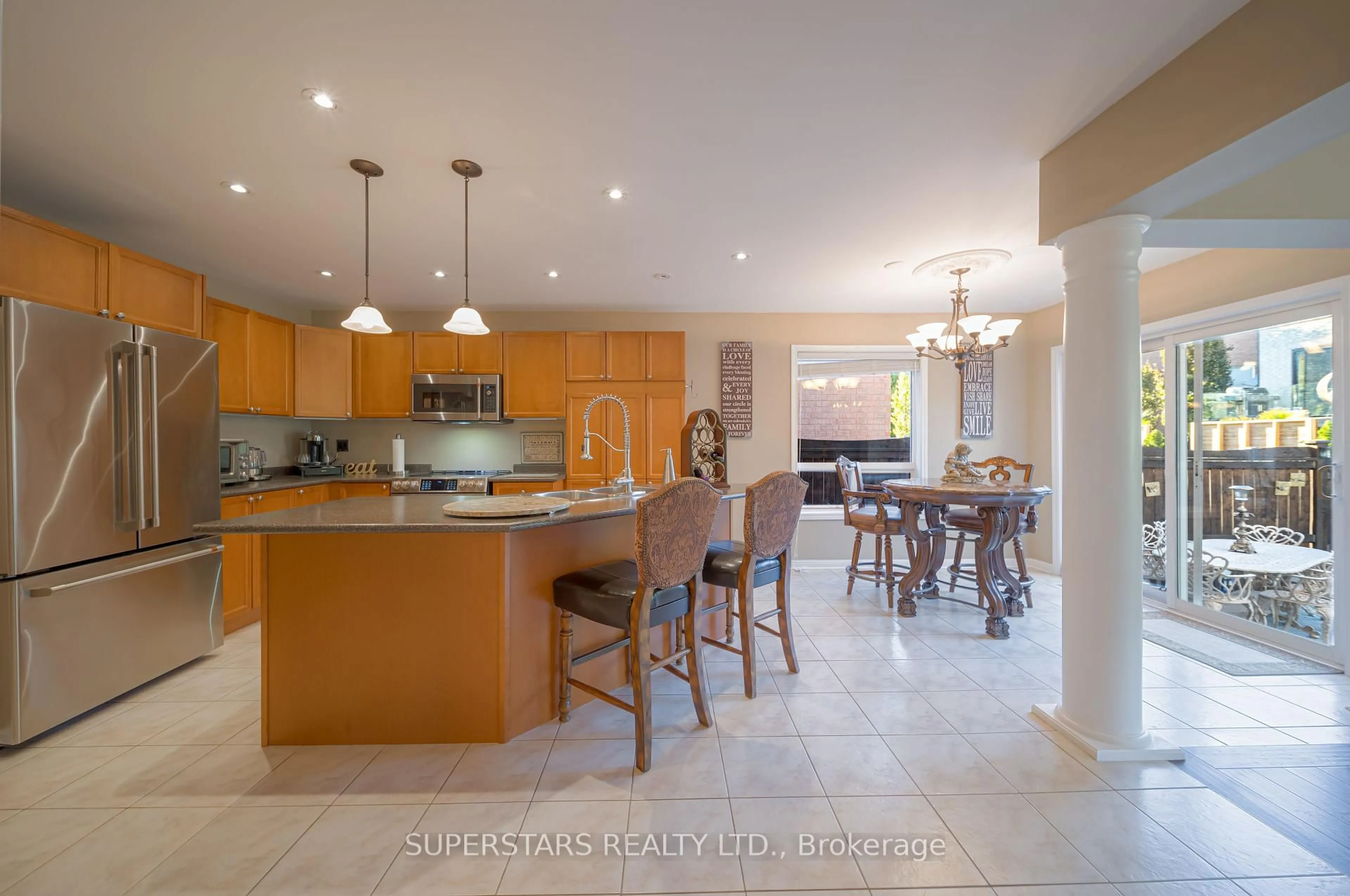 Open concept kitchen, ceramic/tile floor for 166 Worthington Ave, Richmond Hill Ontario L4E 4N7