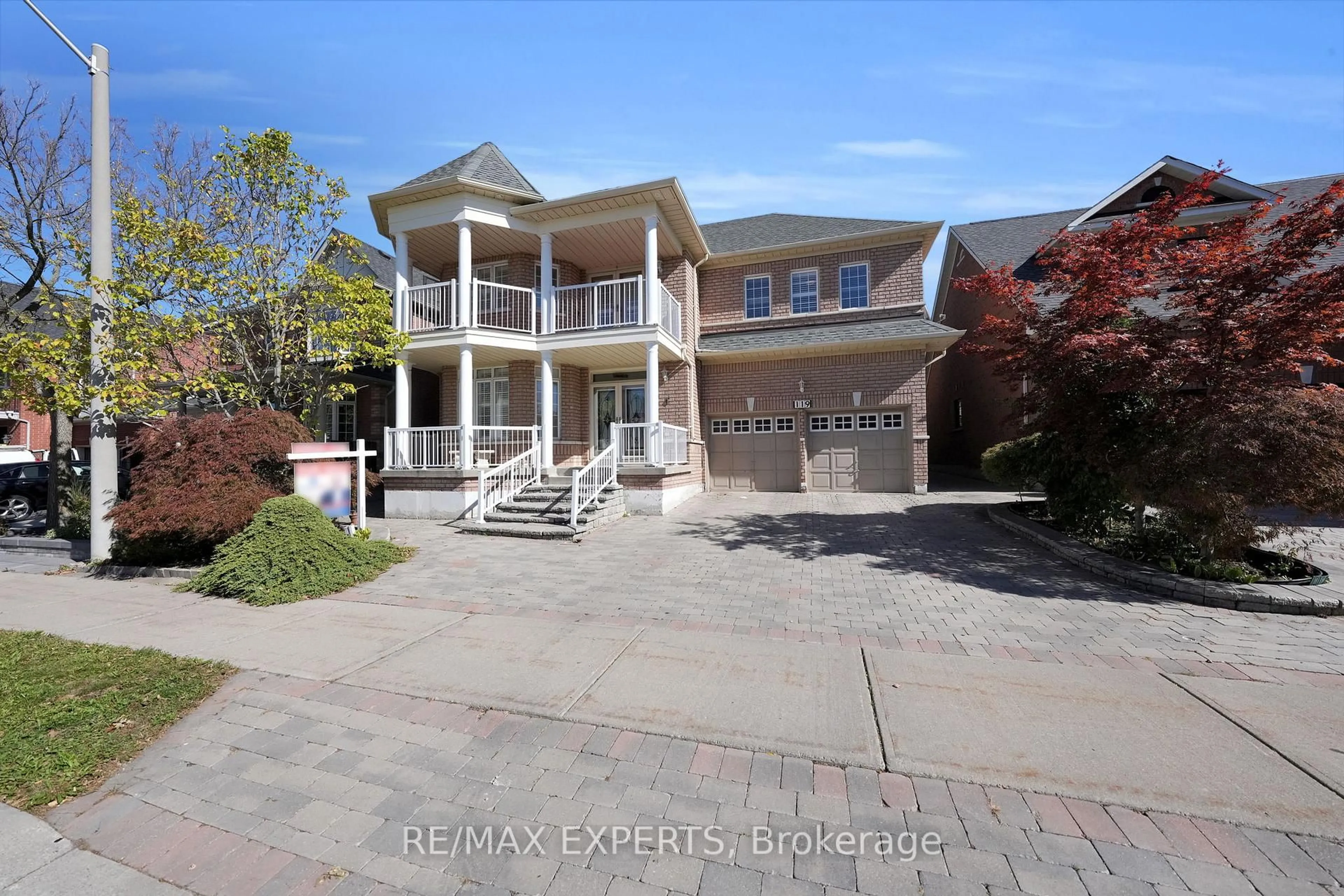 A pic from outside/outdoor area/front of a property/back of a property/a pic from drone, street for 119 Vellore Ave, Vaughan Ontario L4H 2W4